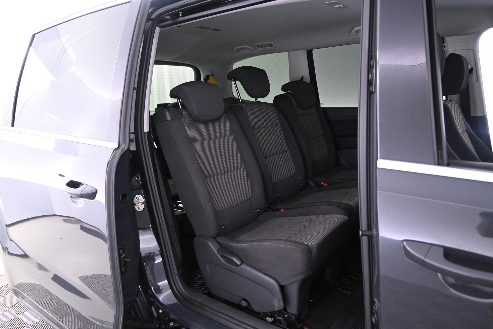 VOLKSWAGEN Sharan 2012