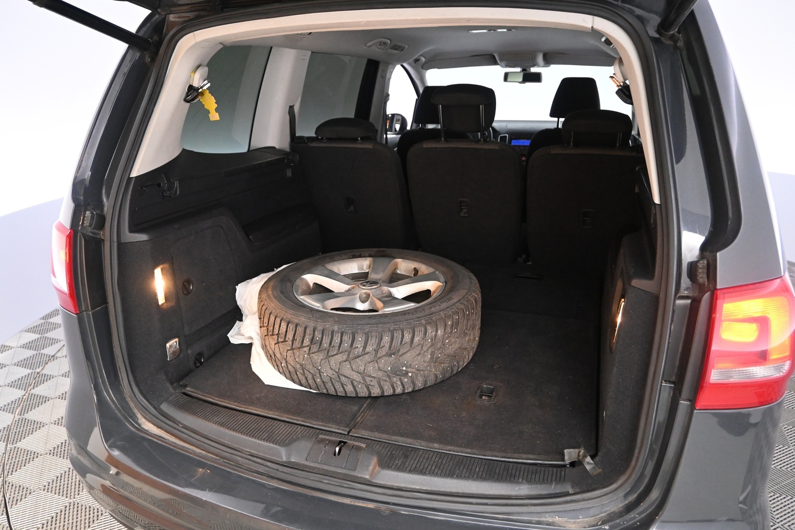 VOLKSWAGEN Sharan 2012