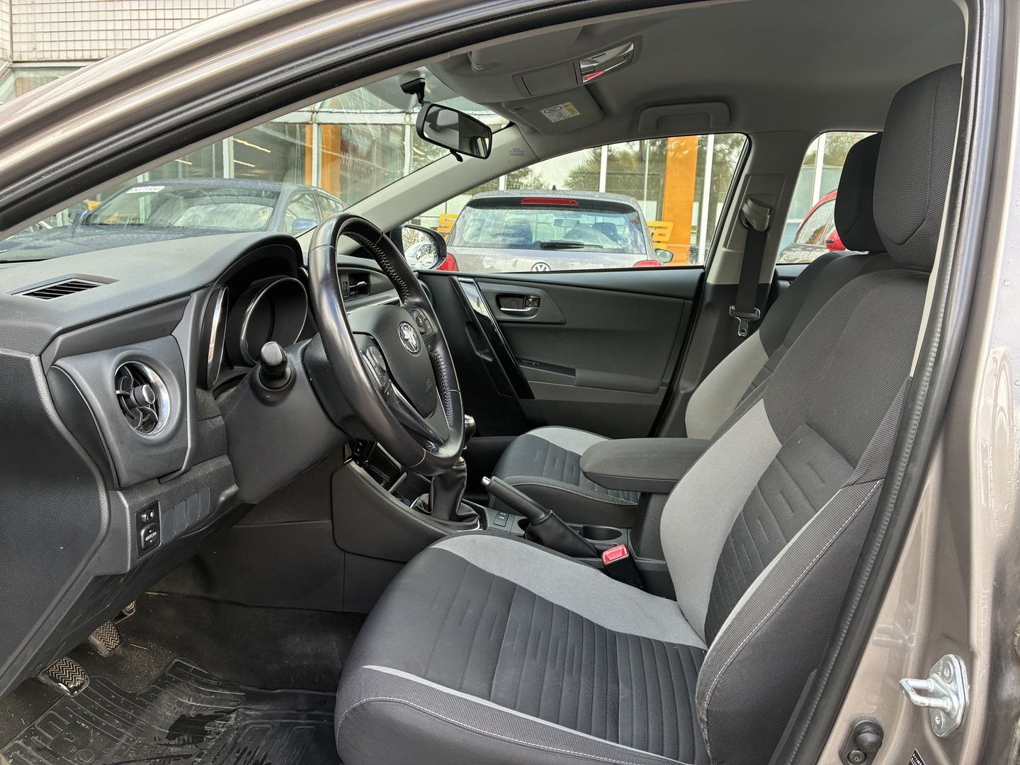 TOYOTA Auris 2016