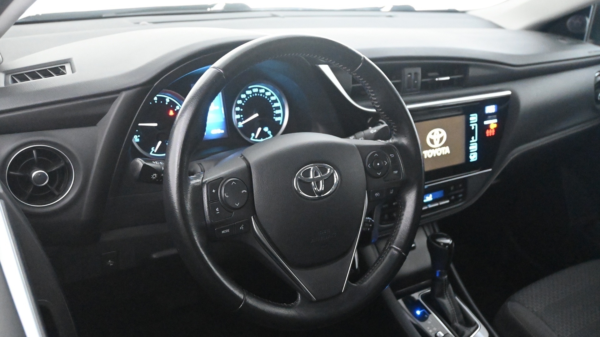 TOYOTA Corolla 2018