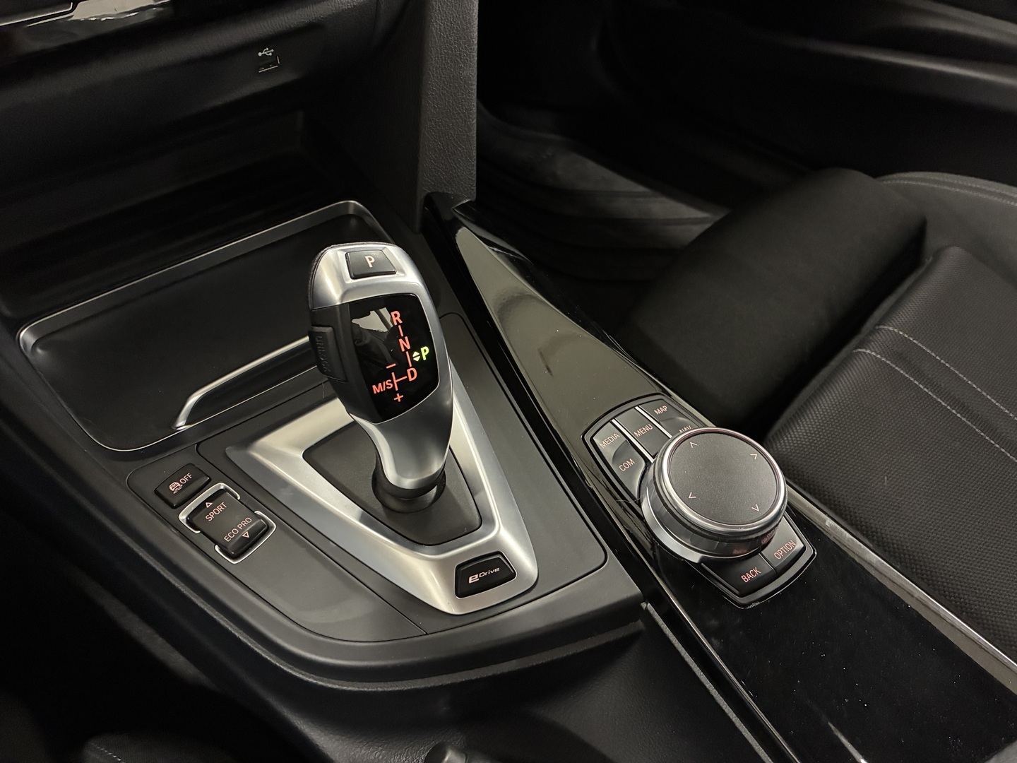 BMW 330 2018