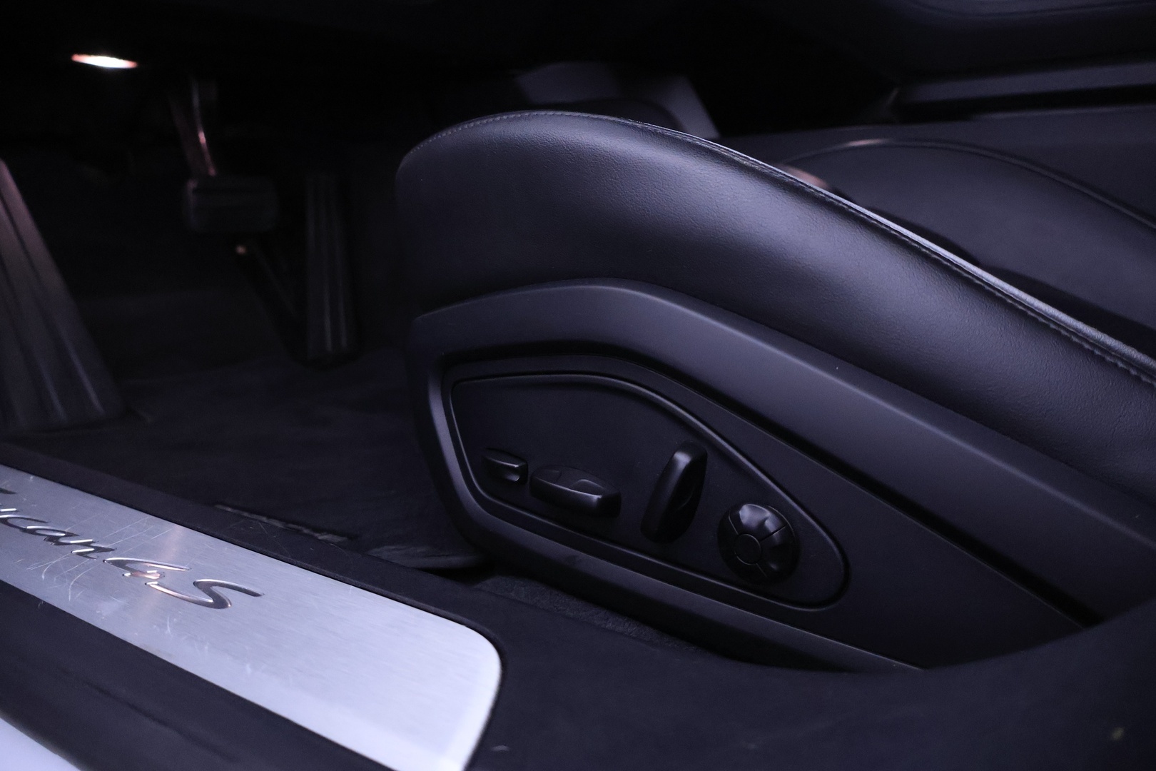 PORSCHE Taycan 2020