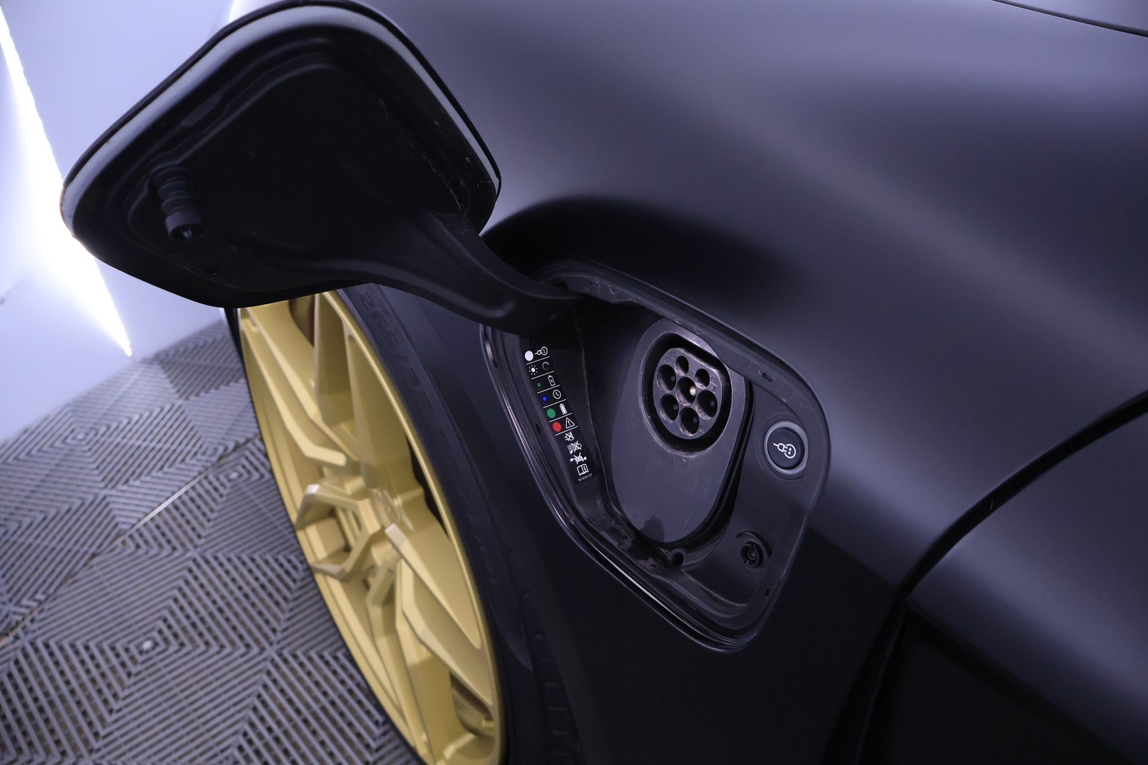 PORSCHE Taycan 2020