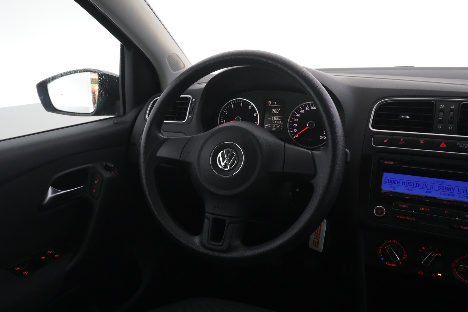 VOLKSWAGEN Polo 2011