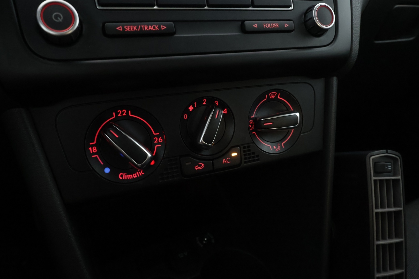 VOLKSWAGEN Polo 2011