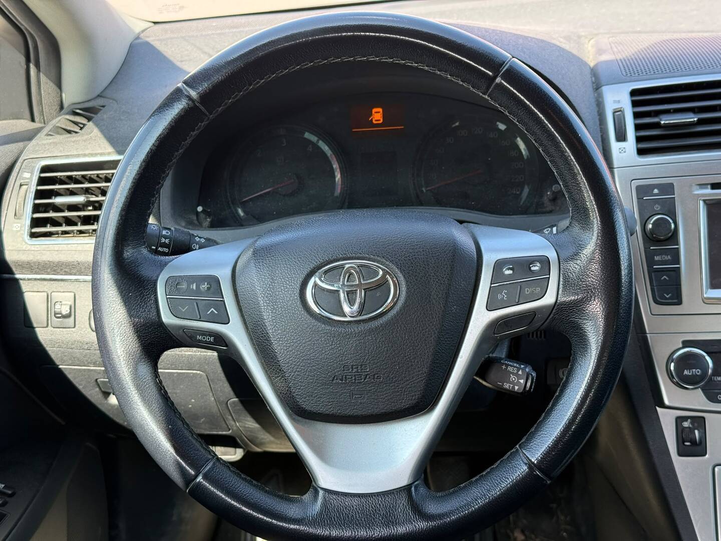 TOYOTA Avensis 2012