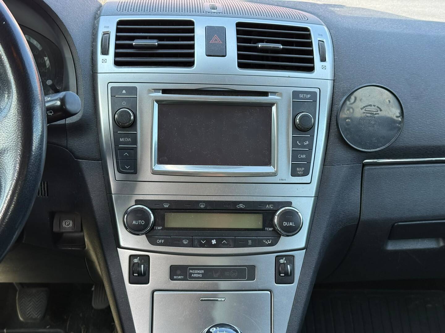 TOYOTA Avensis 2012