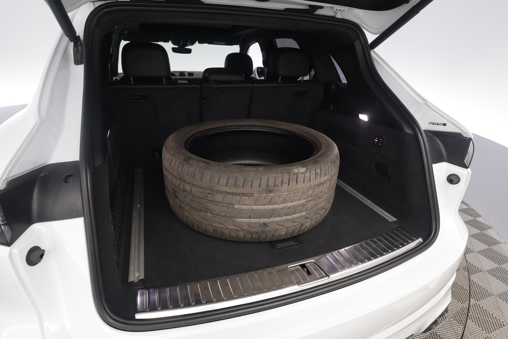 PORSCHE Cayenne 2023