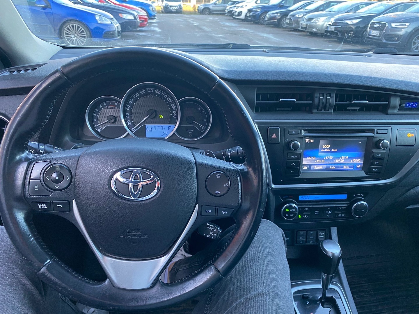 TOYOTA Auris 2015
