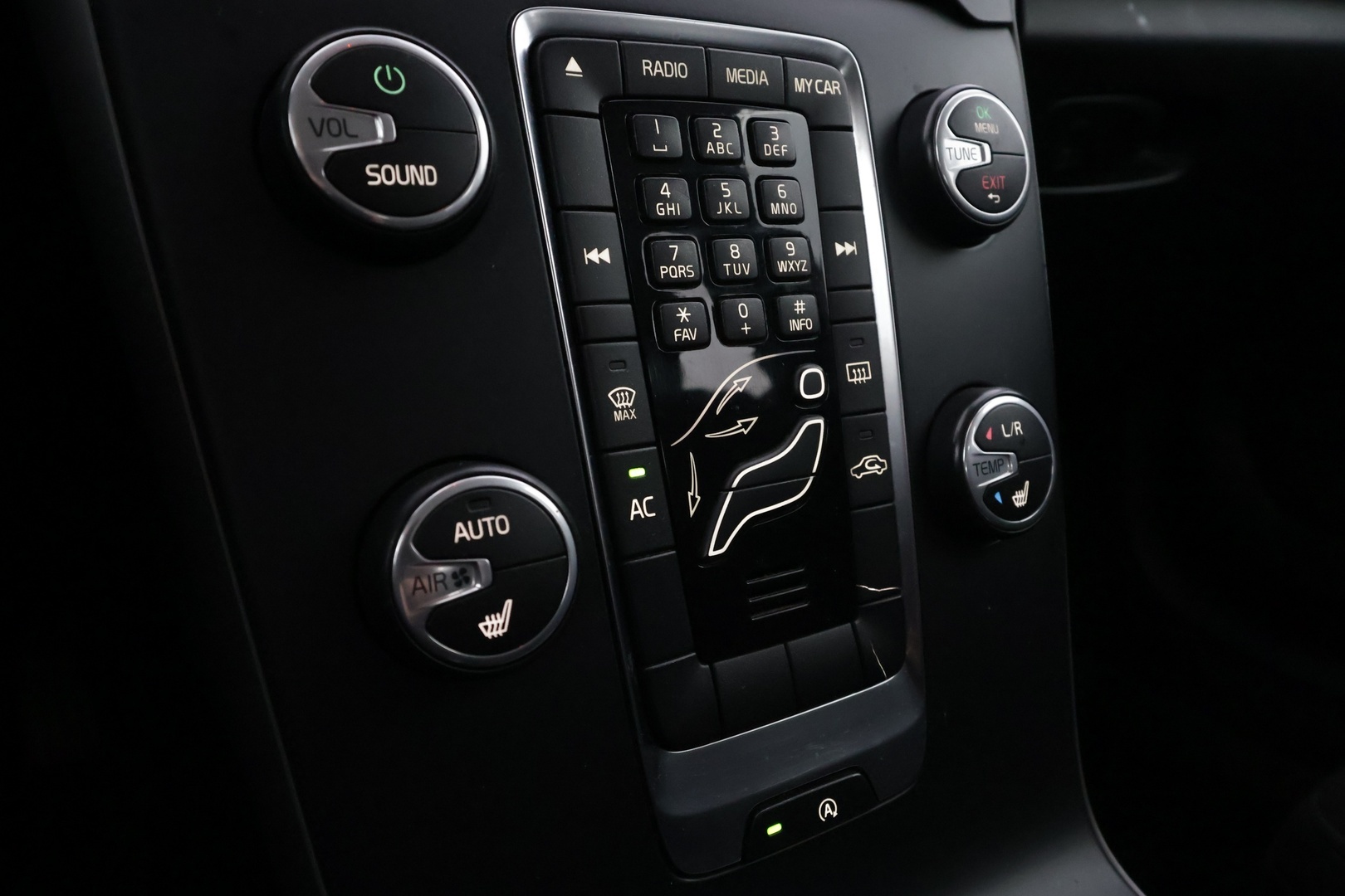 VOLVO V40 2013