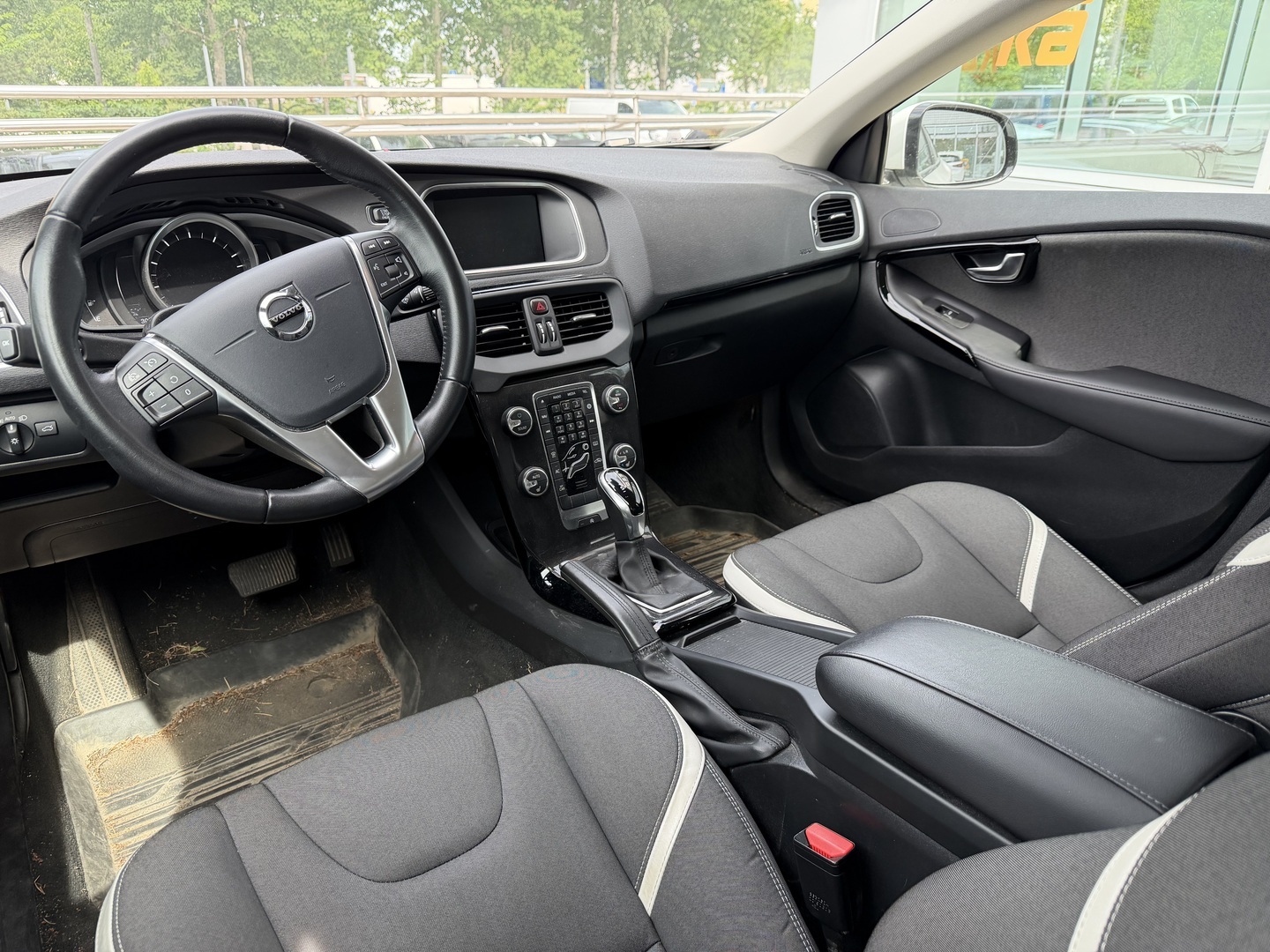 VOLVO V40 2019