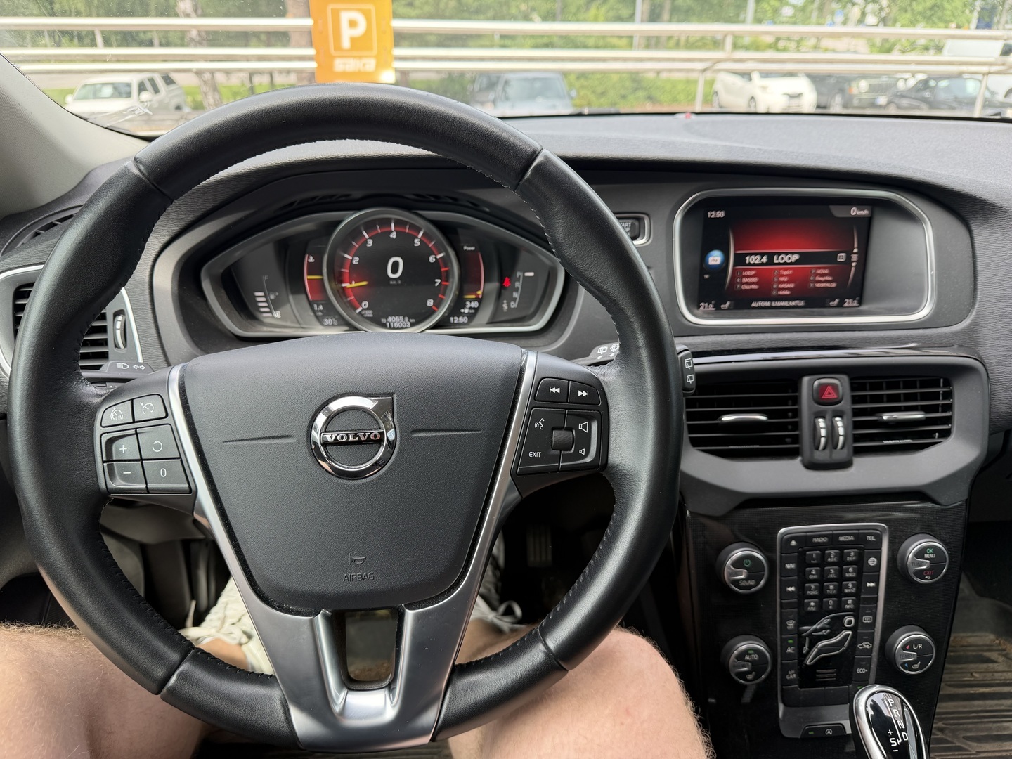 VOLVO V40 2019