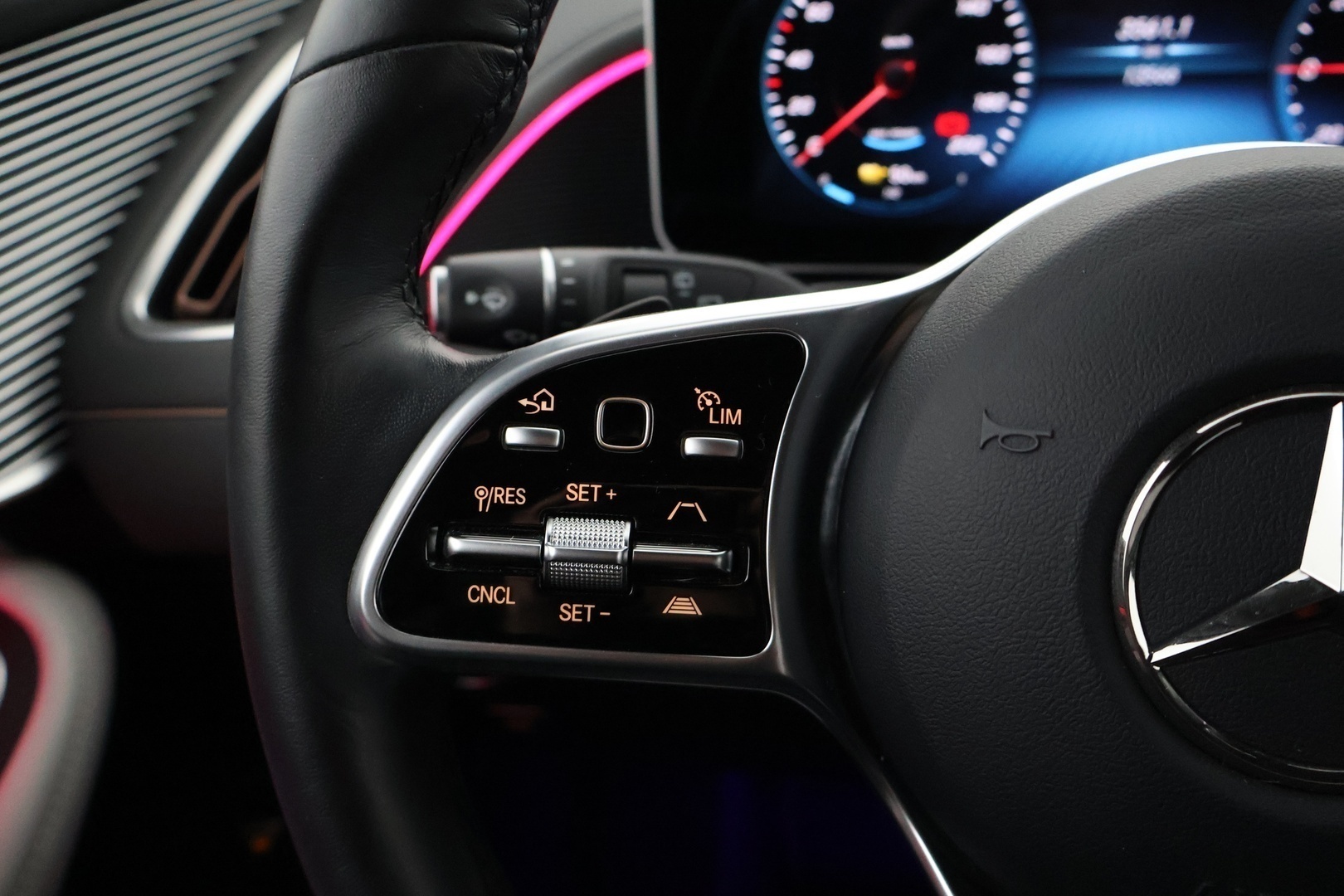 MERCEDES-BENZ EQC 2020