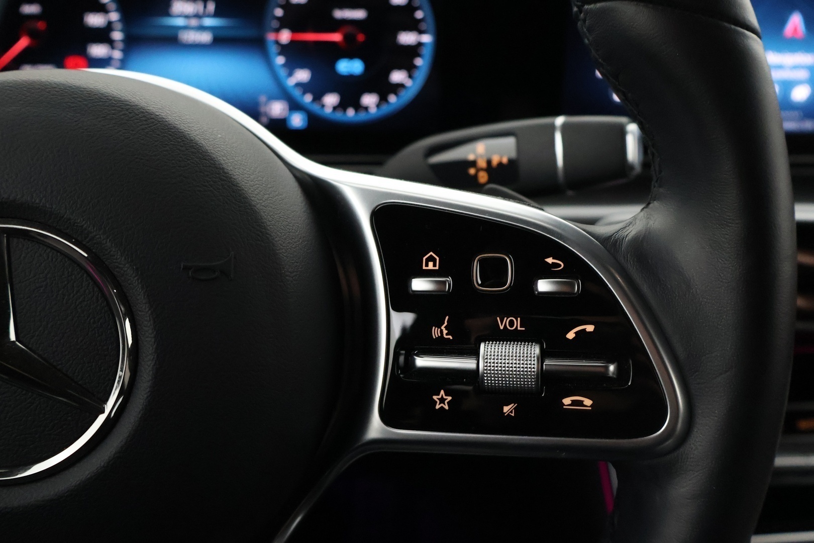 MERCEDES-BENZ EQC 2020