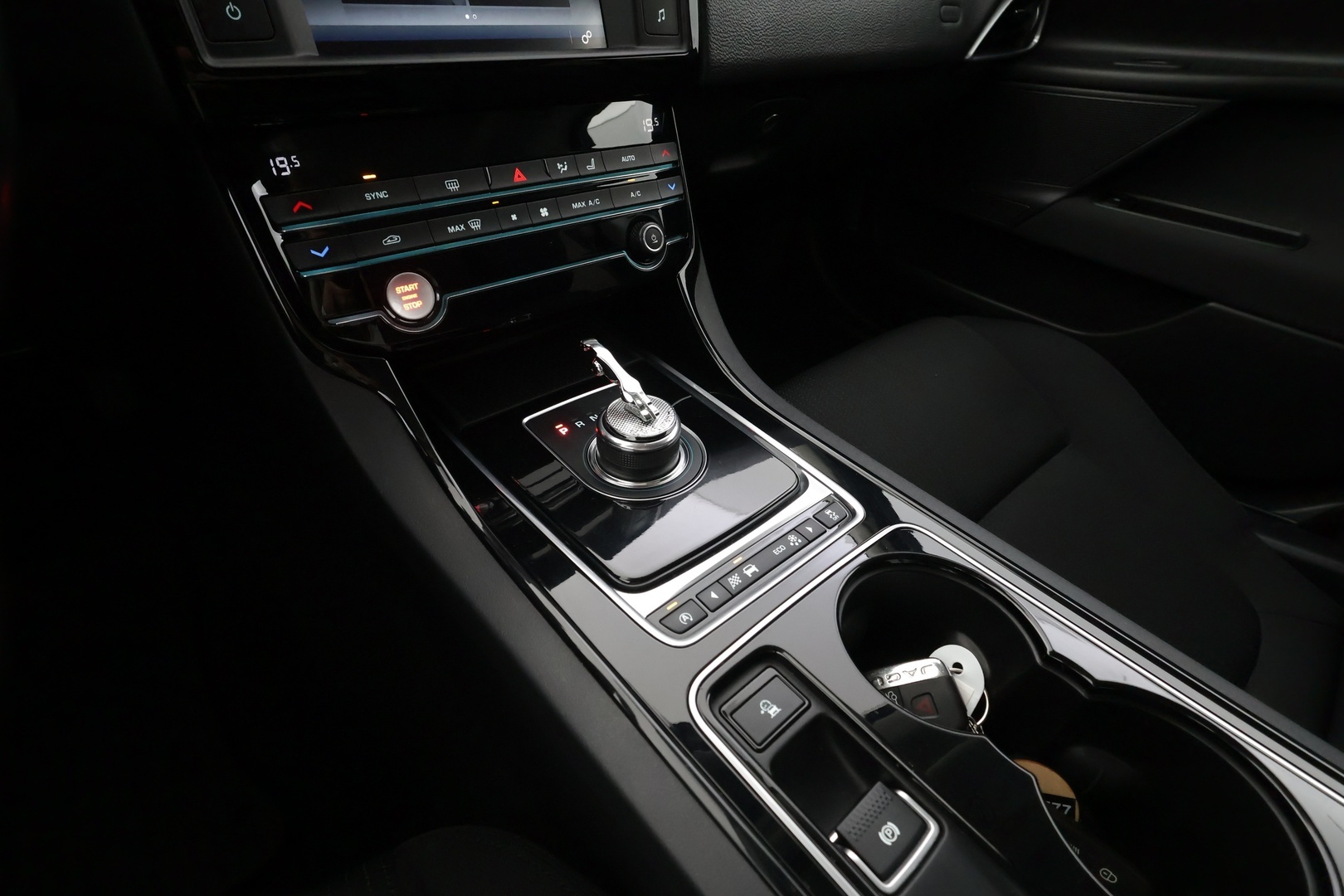 JAGUAR XE 2017