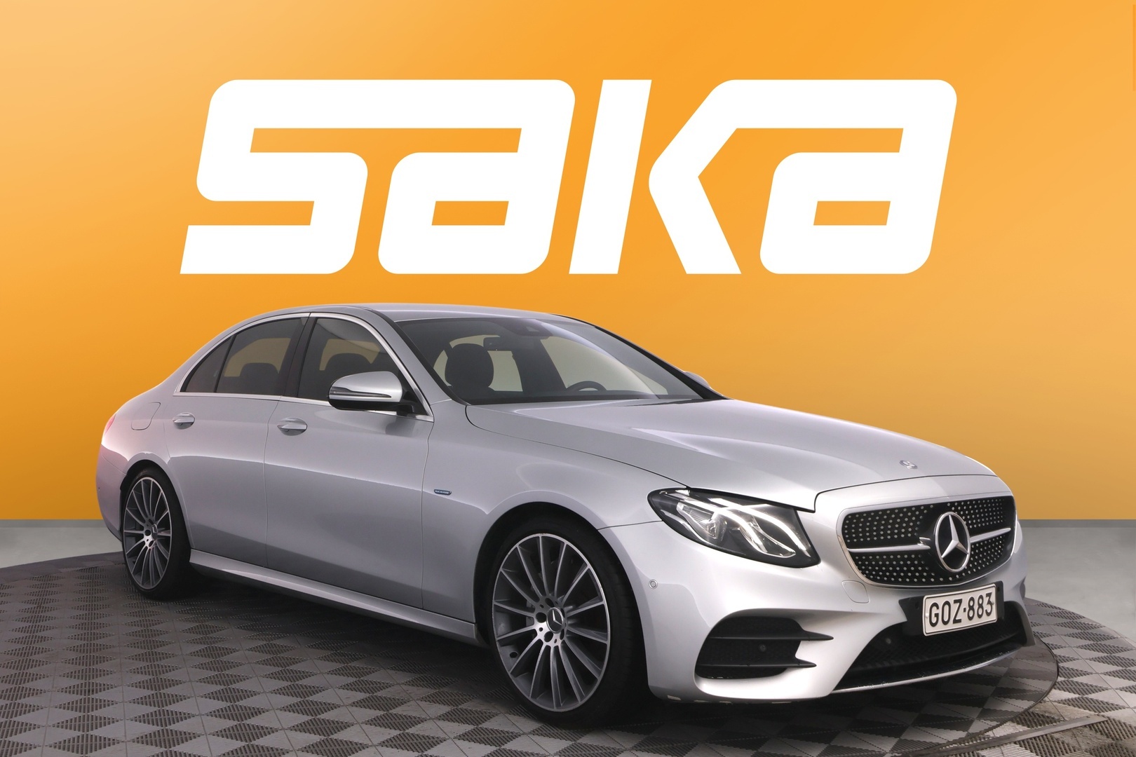 MERCEDES-BENZ E 2016