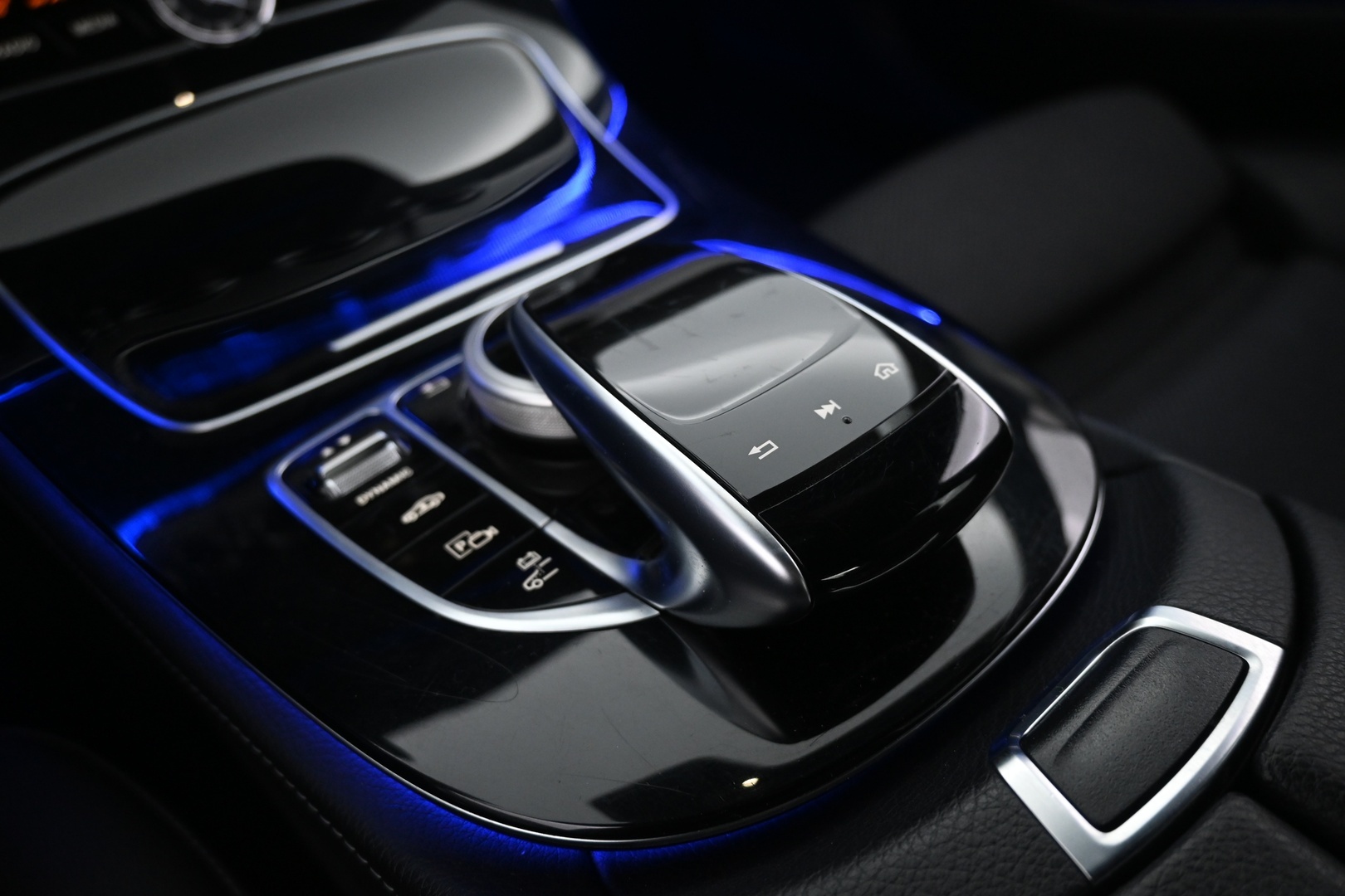 MERCEDES-BENZ E 2016