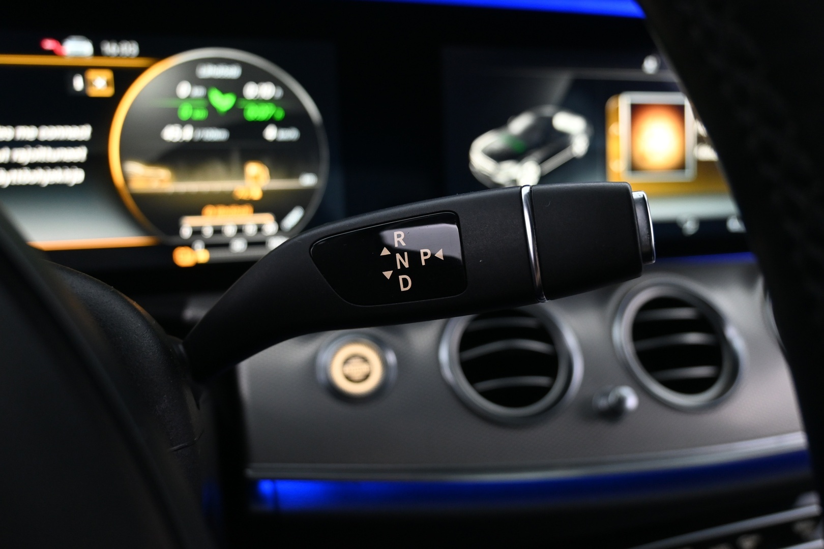 MERCEDES-BENZ E 2016