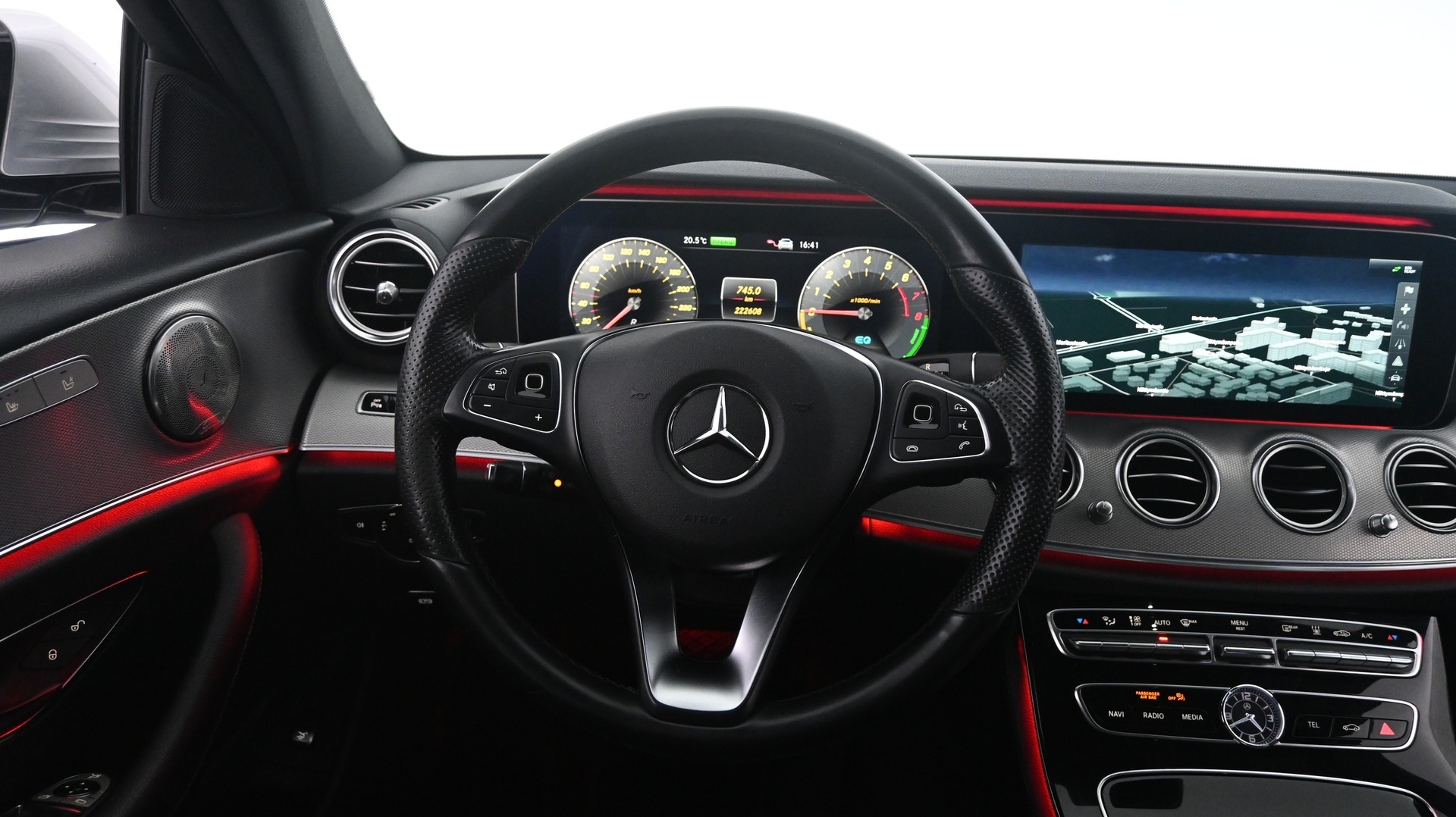 MERCEDES-BENZ E 2016