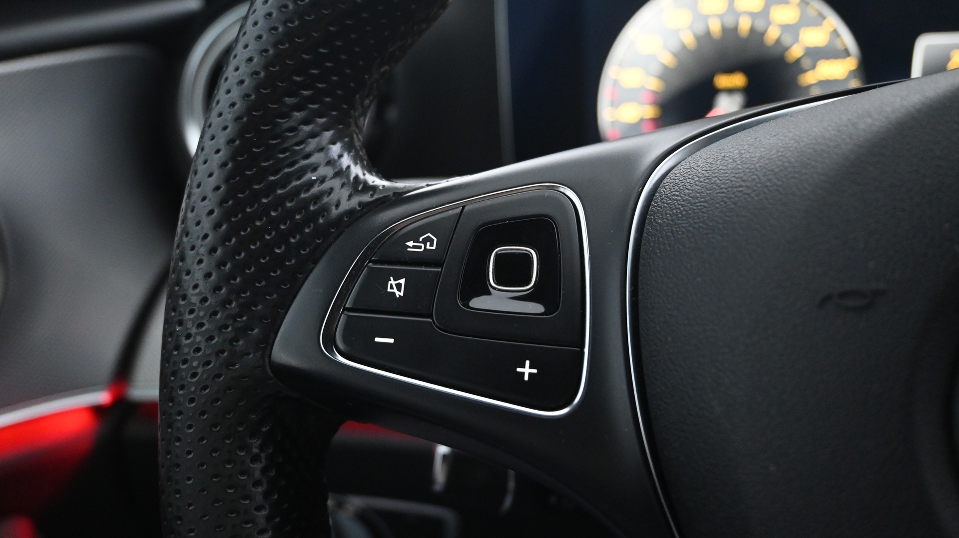 MERCEDES-BENZ E 2016