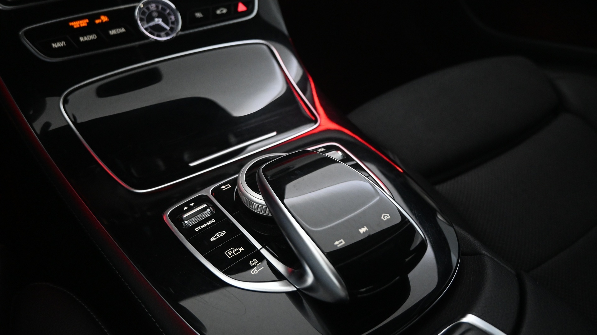 MERCEDES-BENZ E 2016