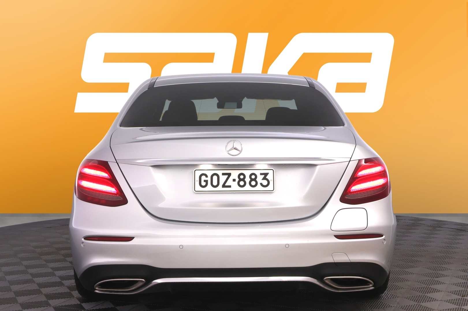 MERCEDES-BENZ E 2016