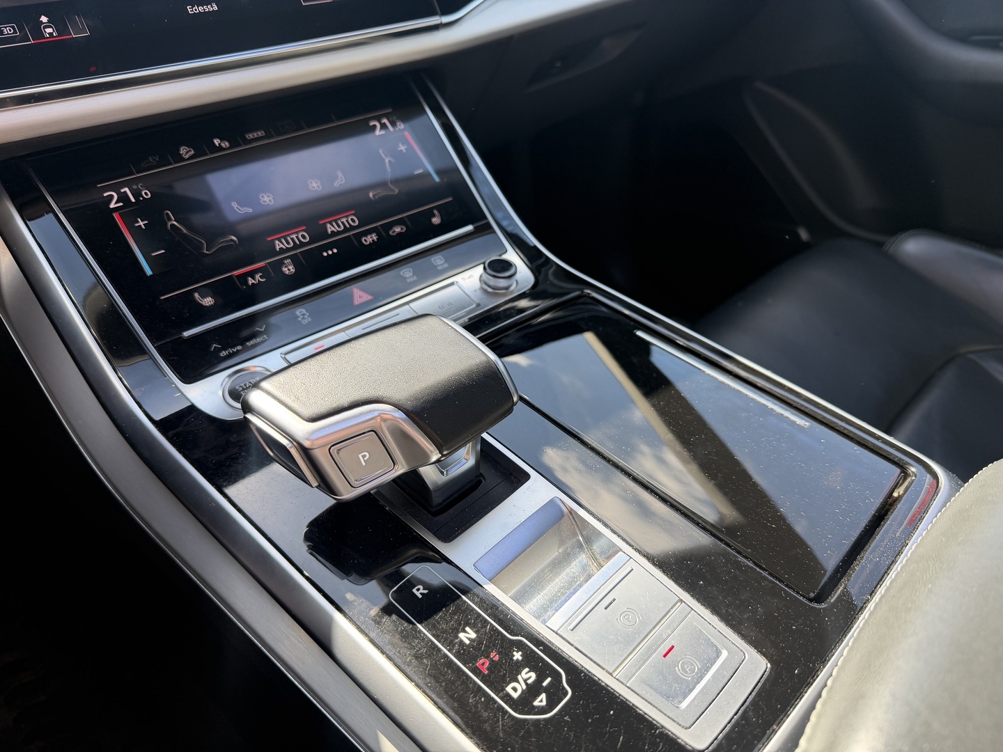 AUDI Q8 2021