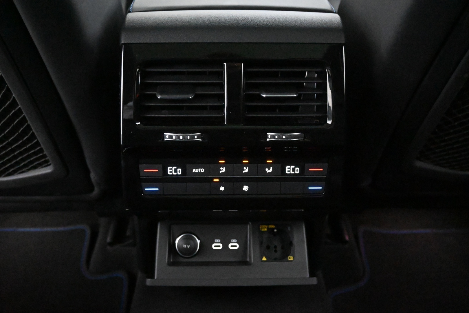 VOLKSWAGEN Touareg 2024