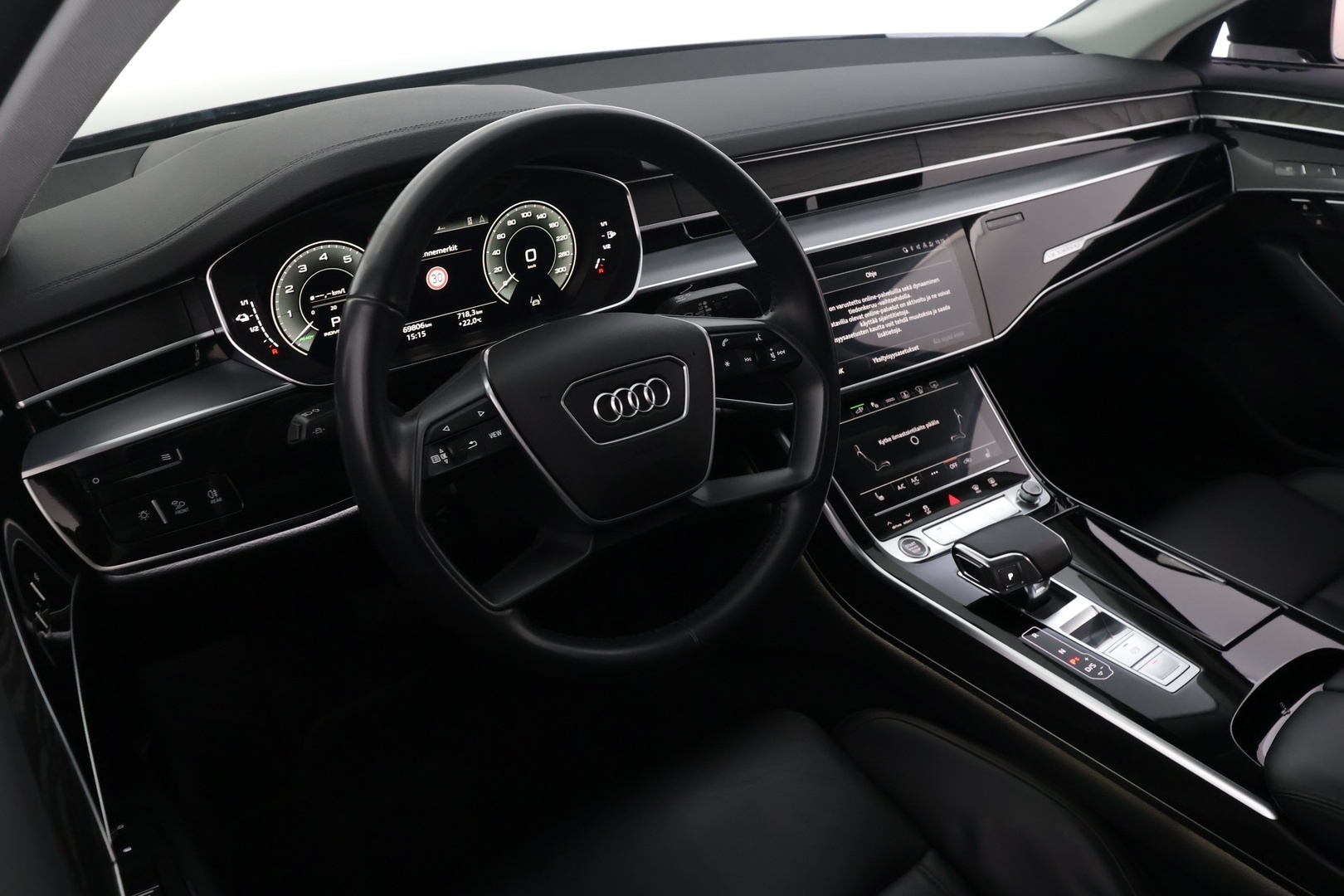AUDI A8 2021