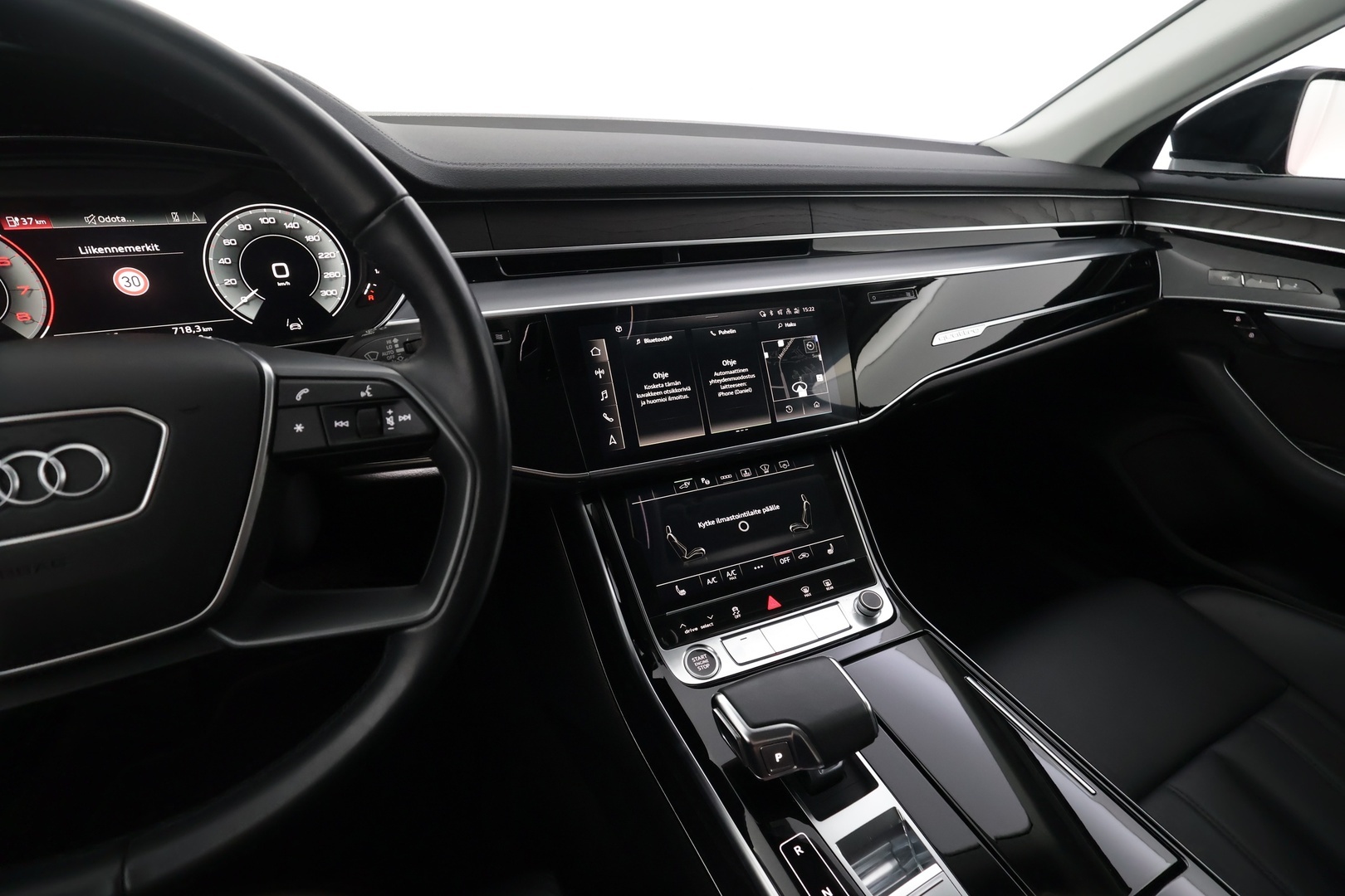 AUDI A8 2021