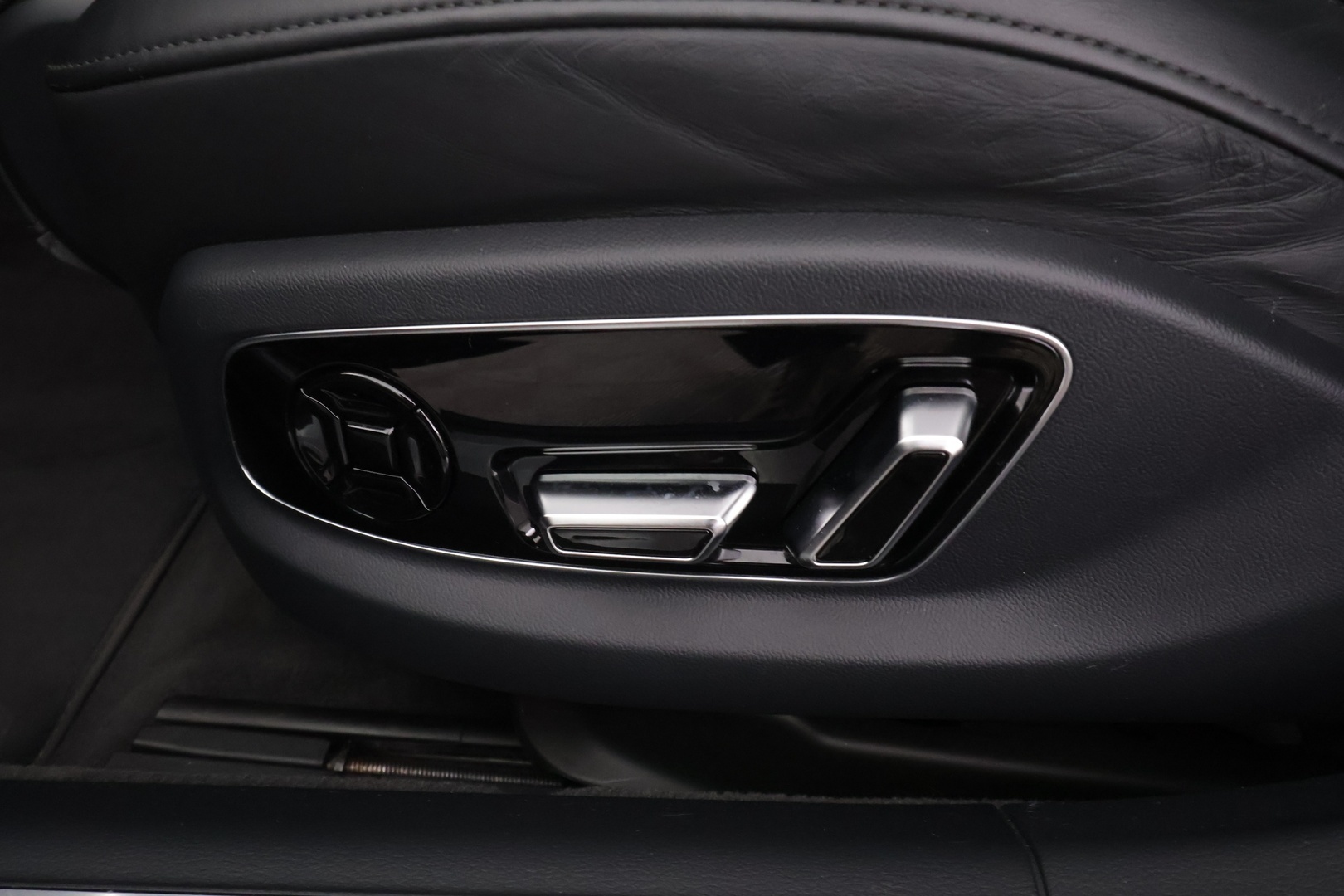 AUDI A8 2021