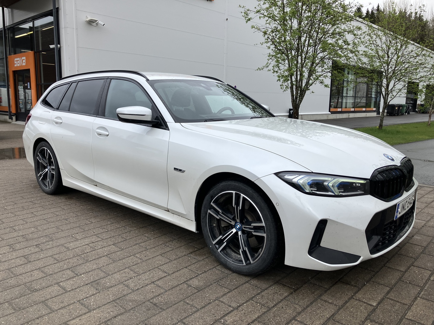 BMW 330 2023