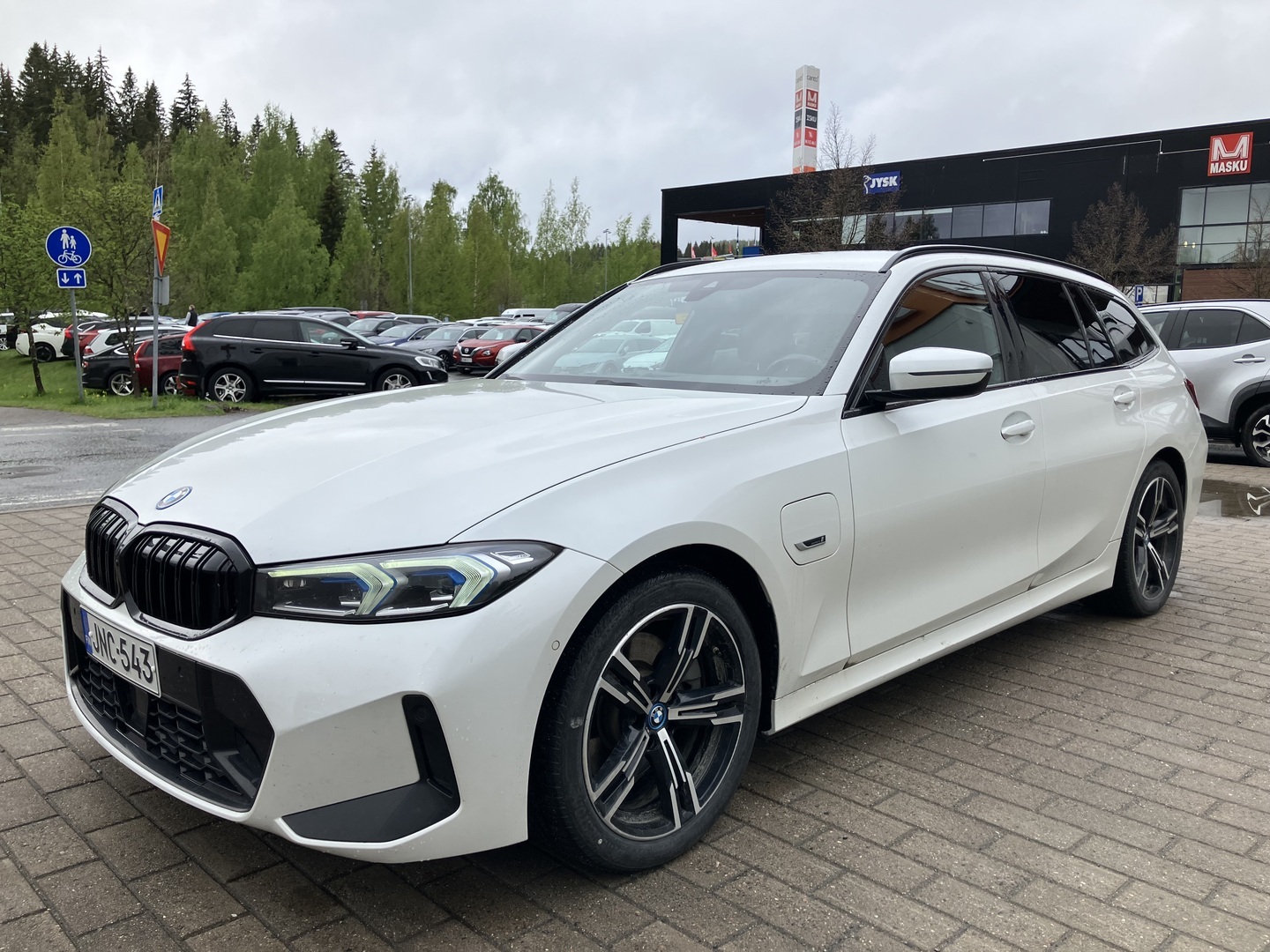 BMW 330 2023