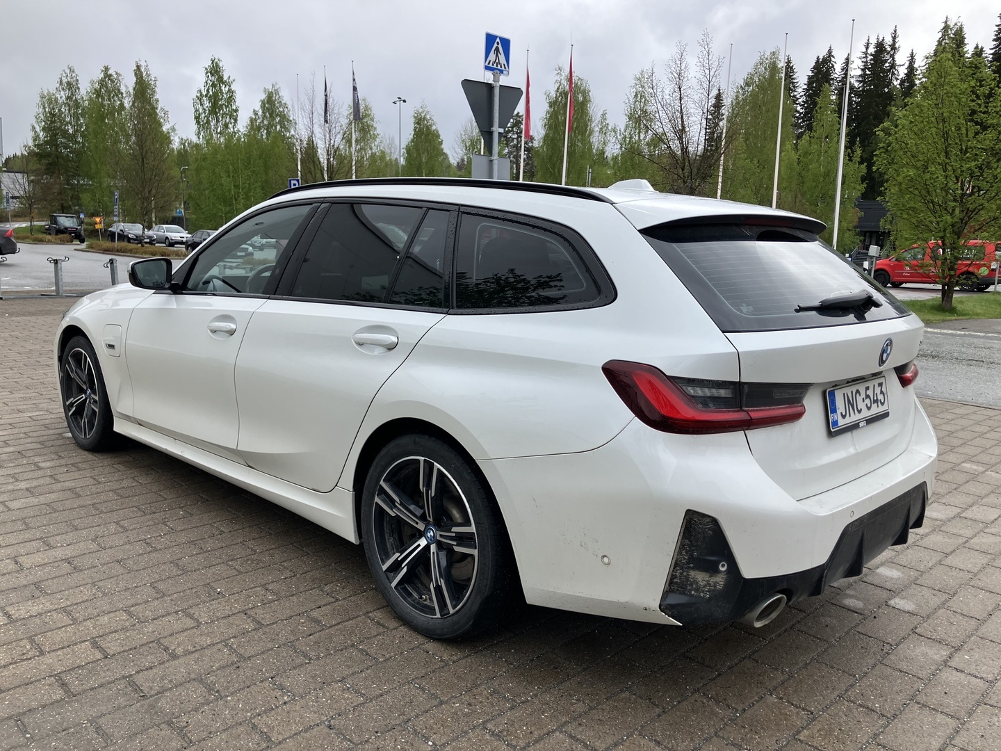 BMW 330 2023
