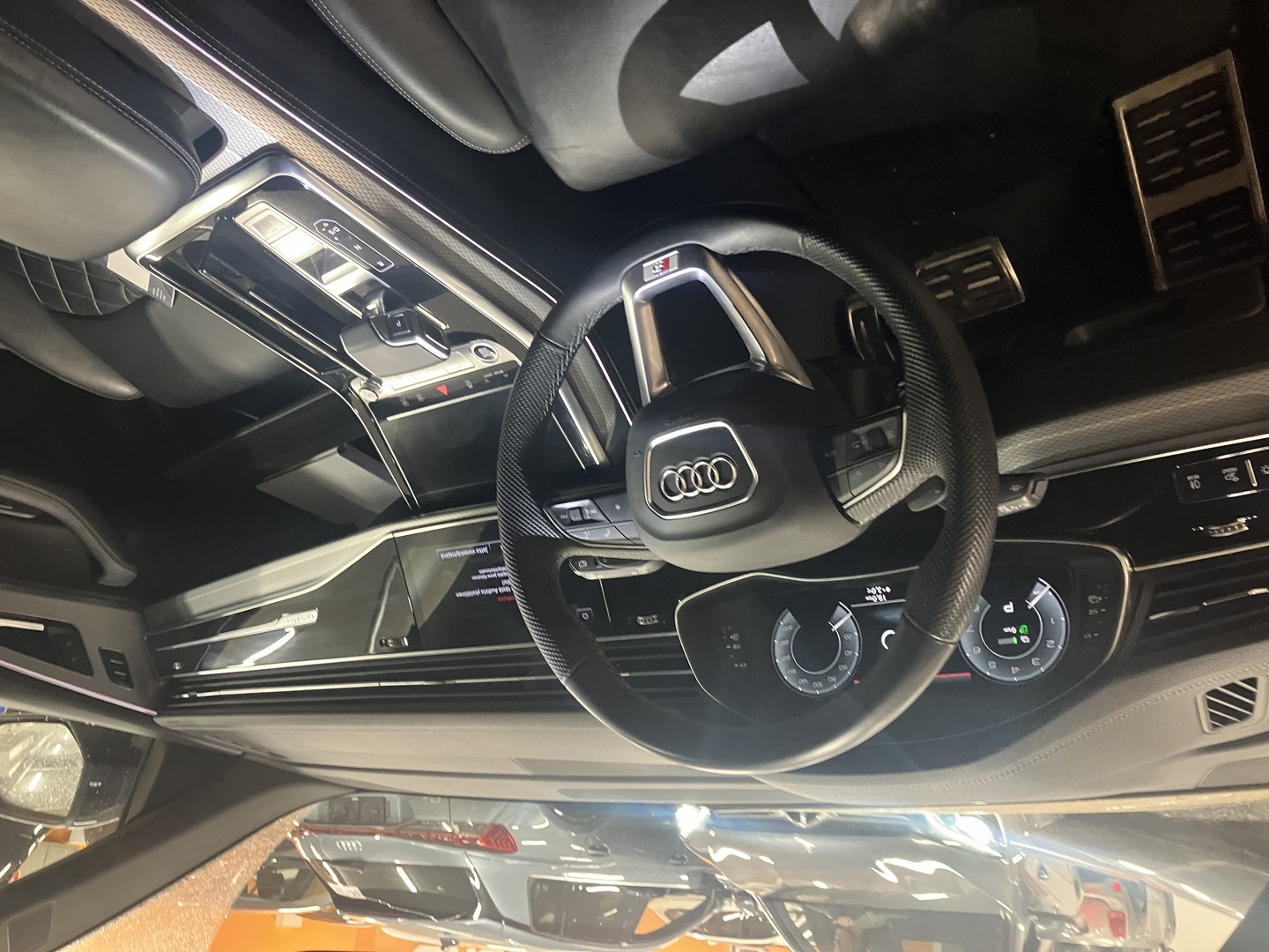 AUDI Q8 2024