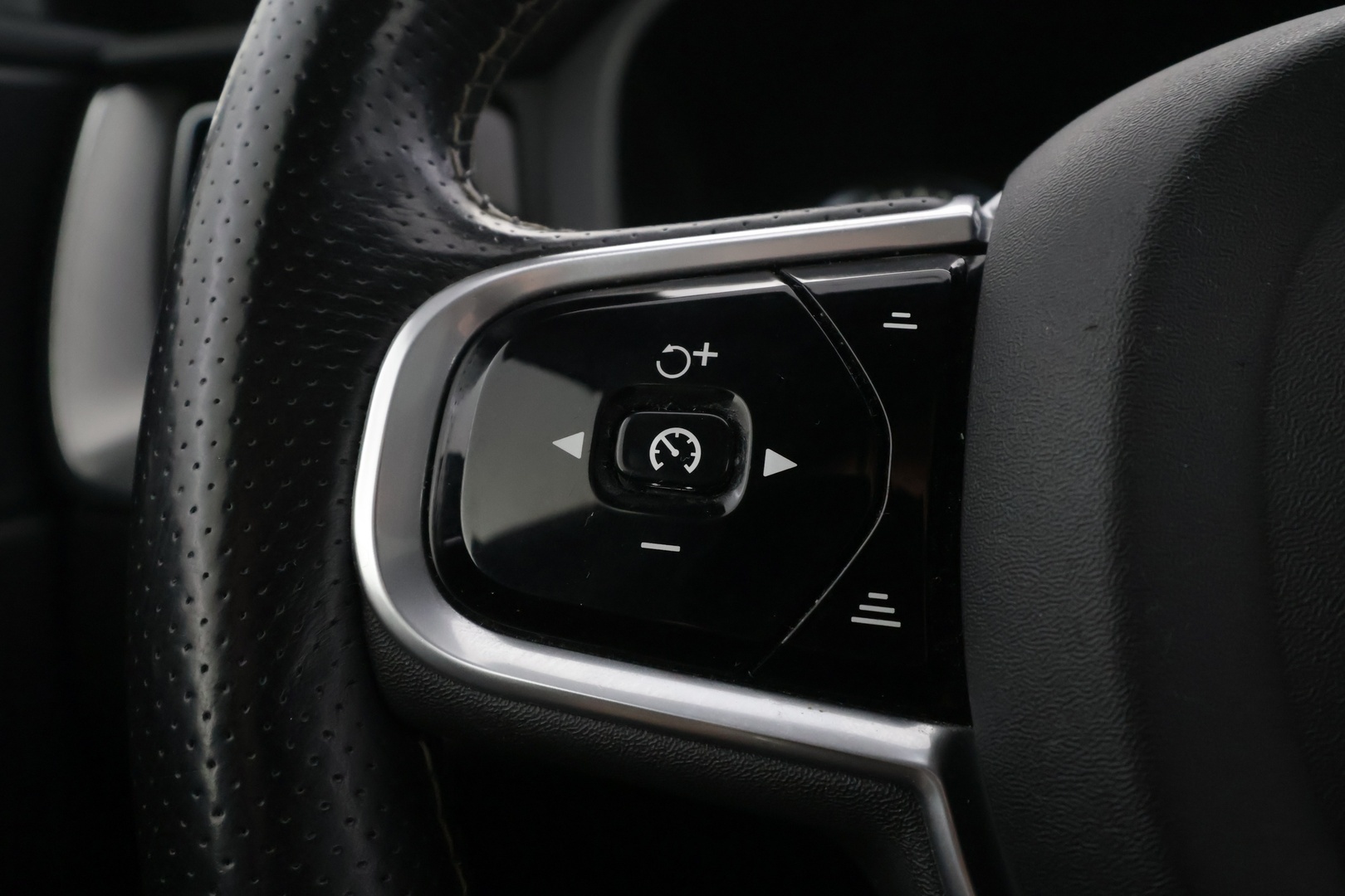 VOLVO XC60 2018