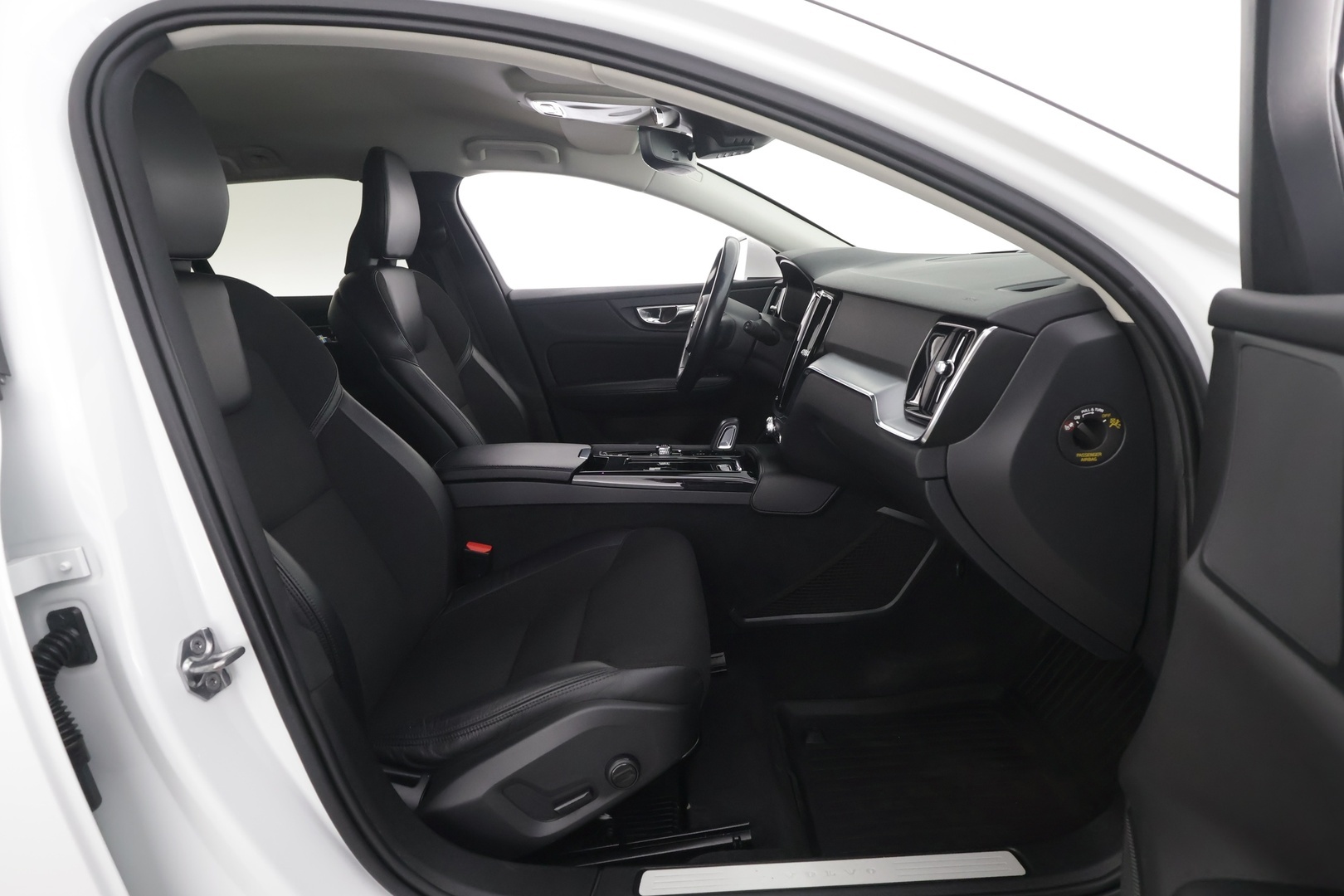 VOLVO V60 2020