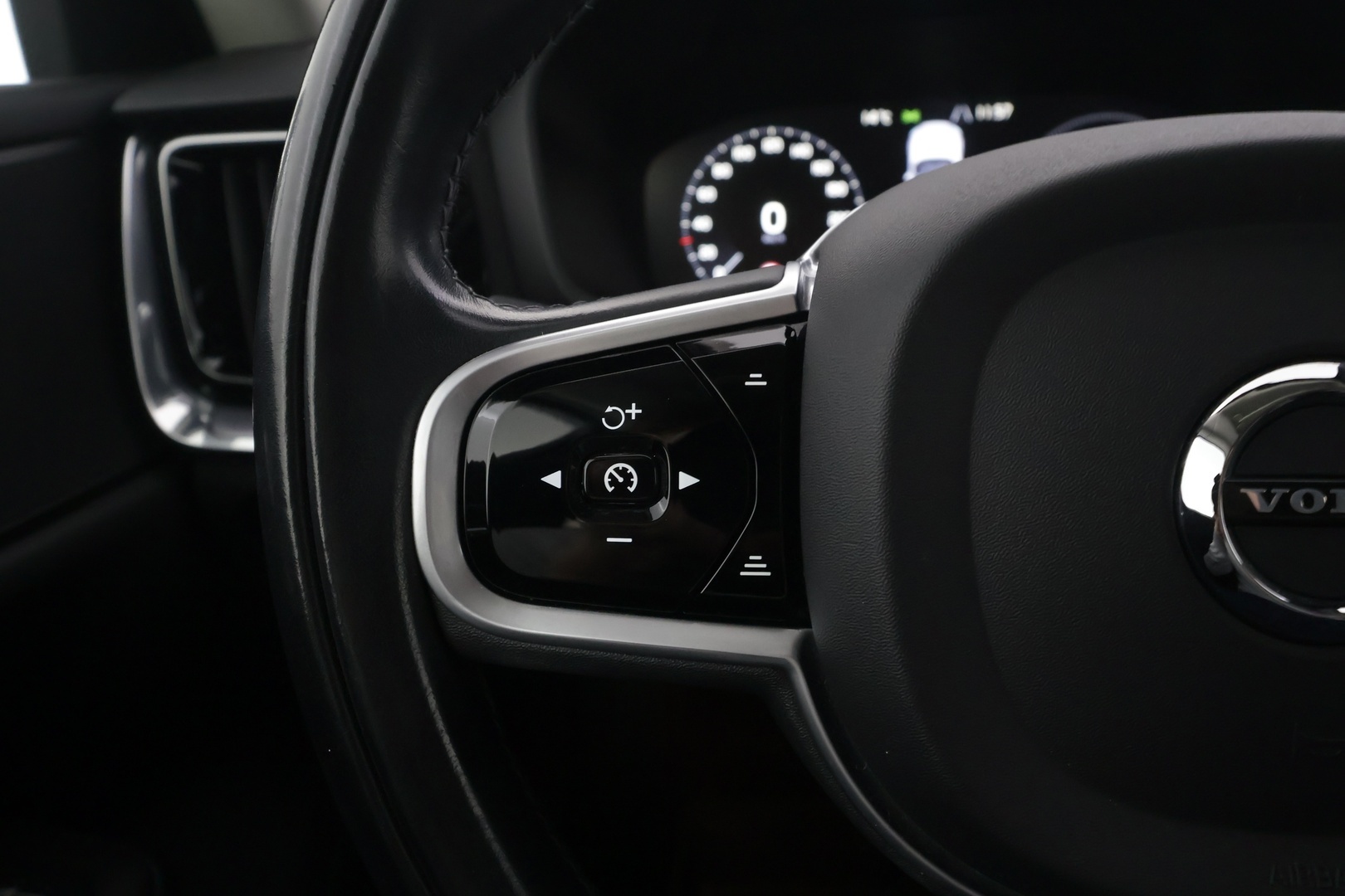 VOLVO V60 2020