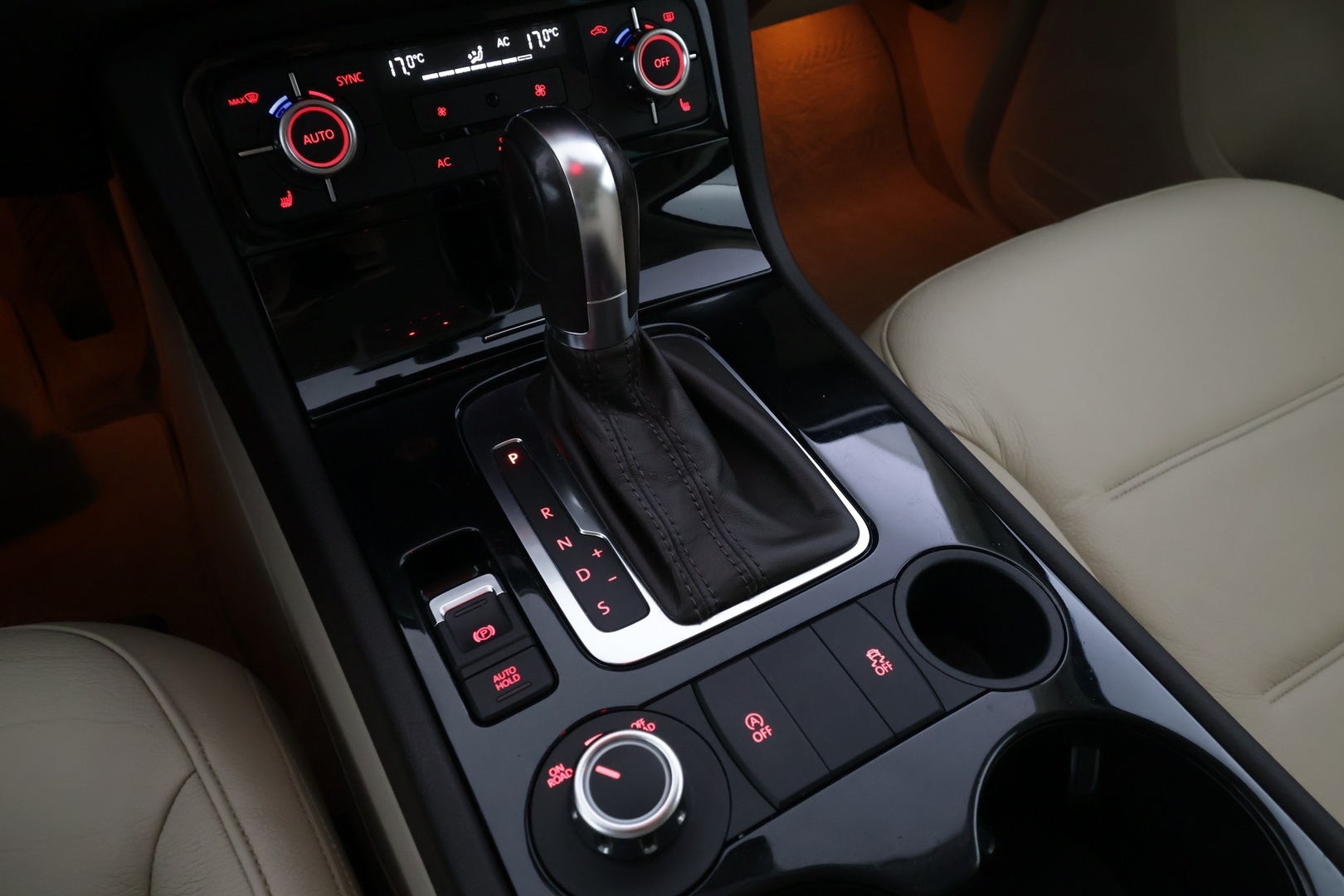 VOLKSWAGEN Touareg 2011