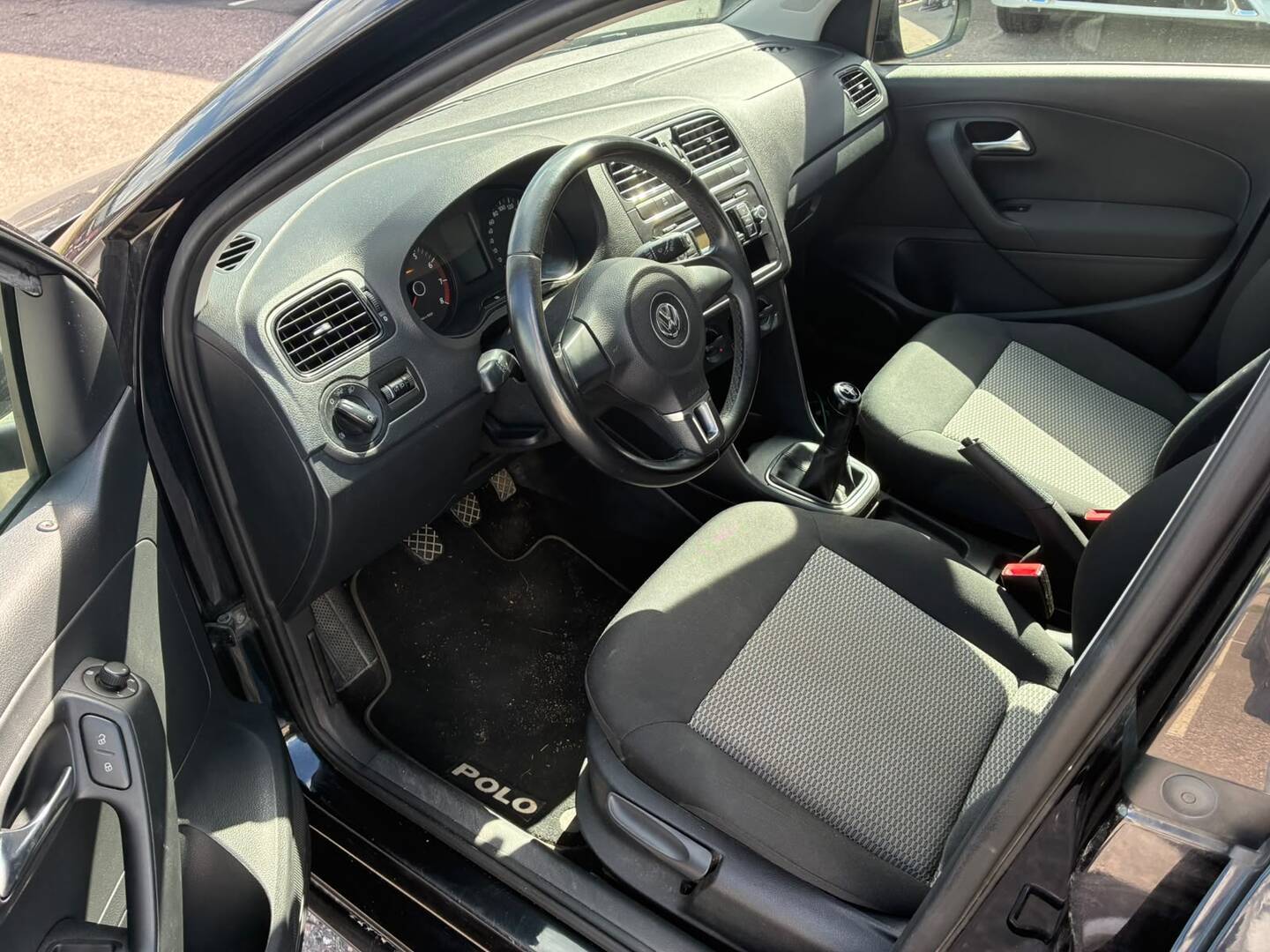 VOLKSWAGEN Polo 2011
