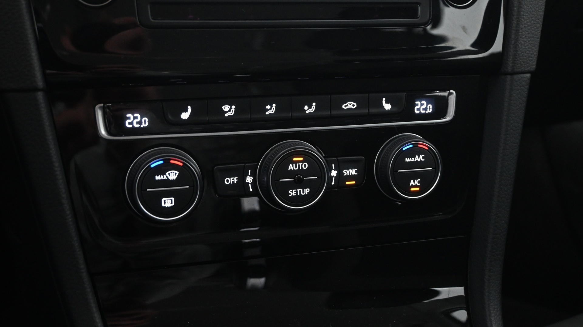 VOLKSWAGEN Golf 2014