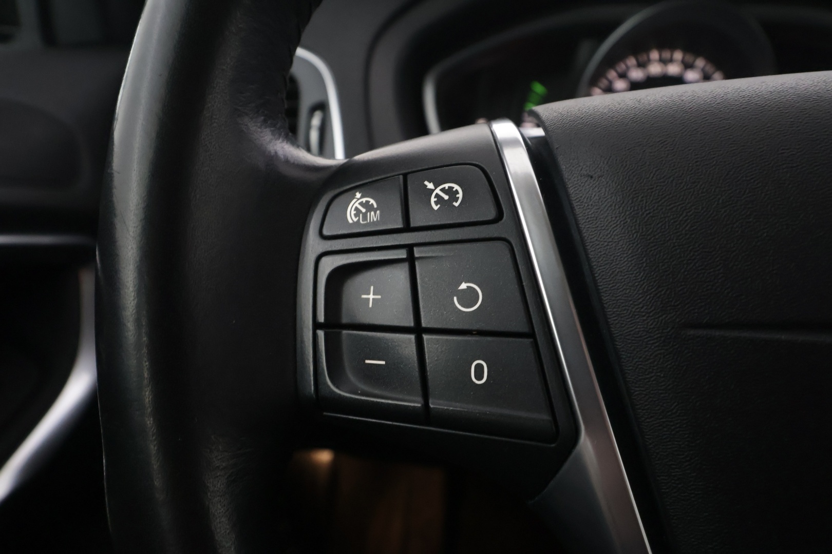 VOLVO V40 Cross Country 2016