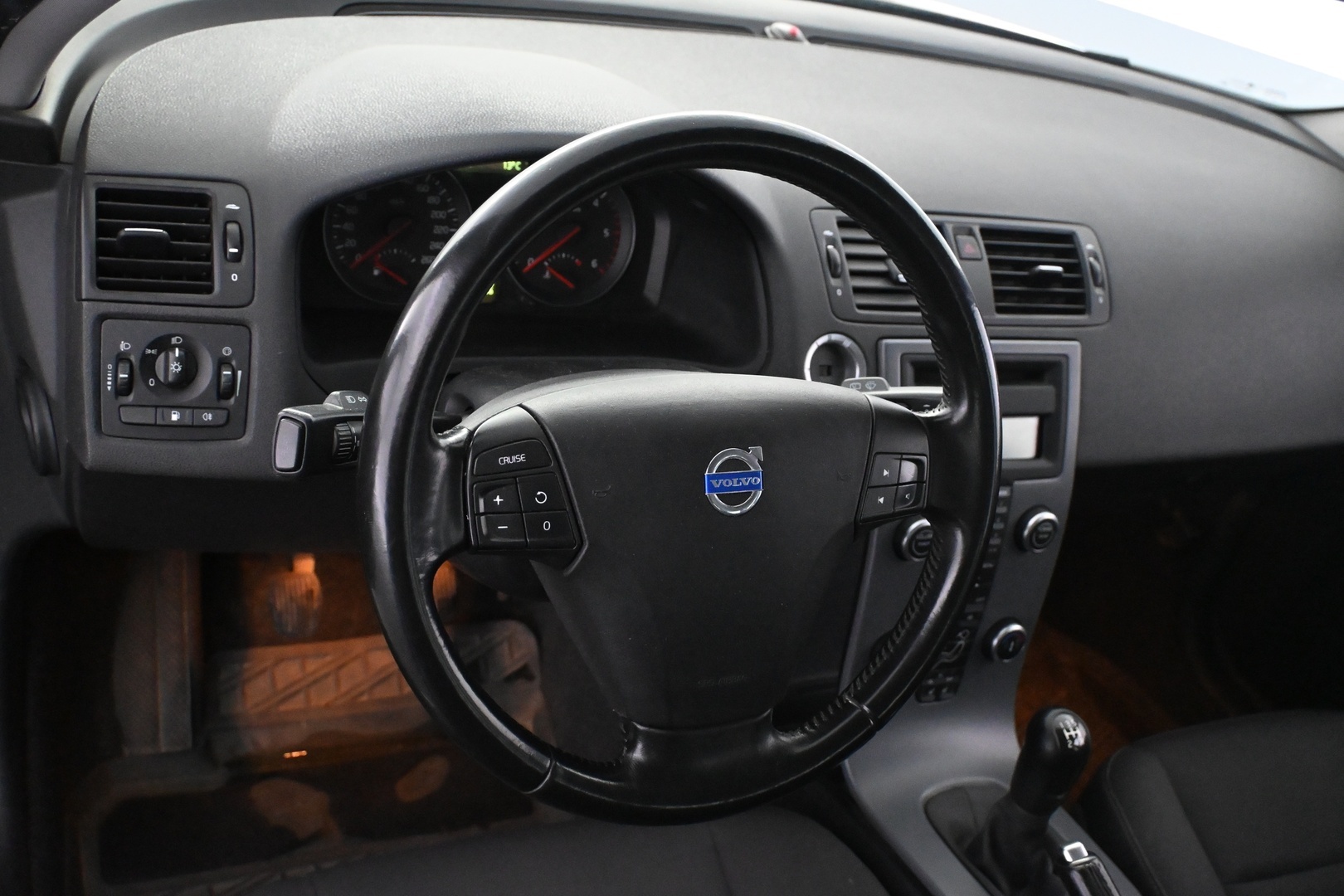 VOLVO V50 2011