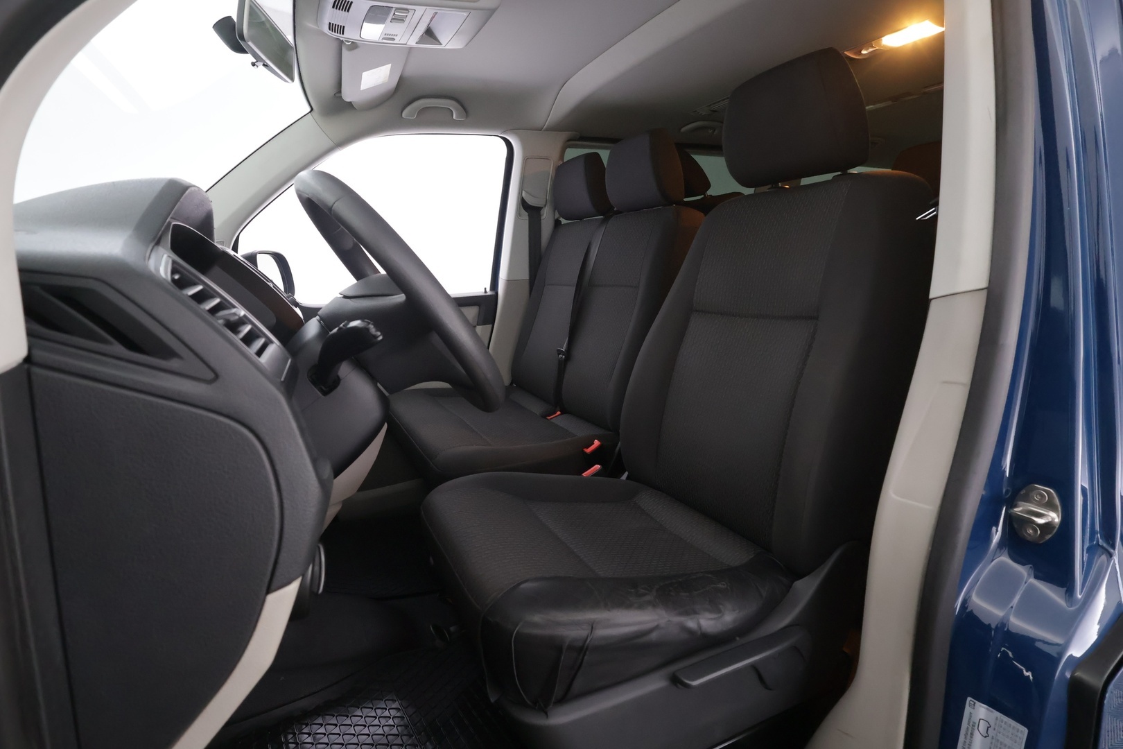 VOLKSWAGEN Caravelle 2016