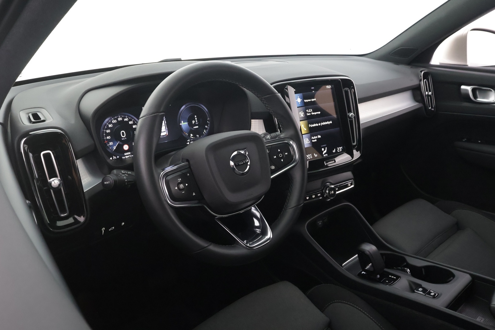 VOLVO XC40 2023