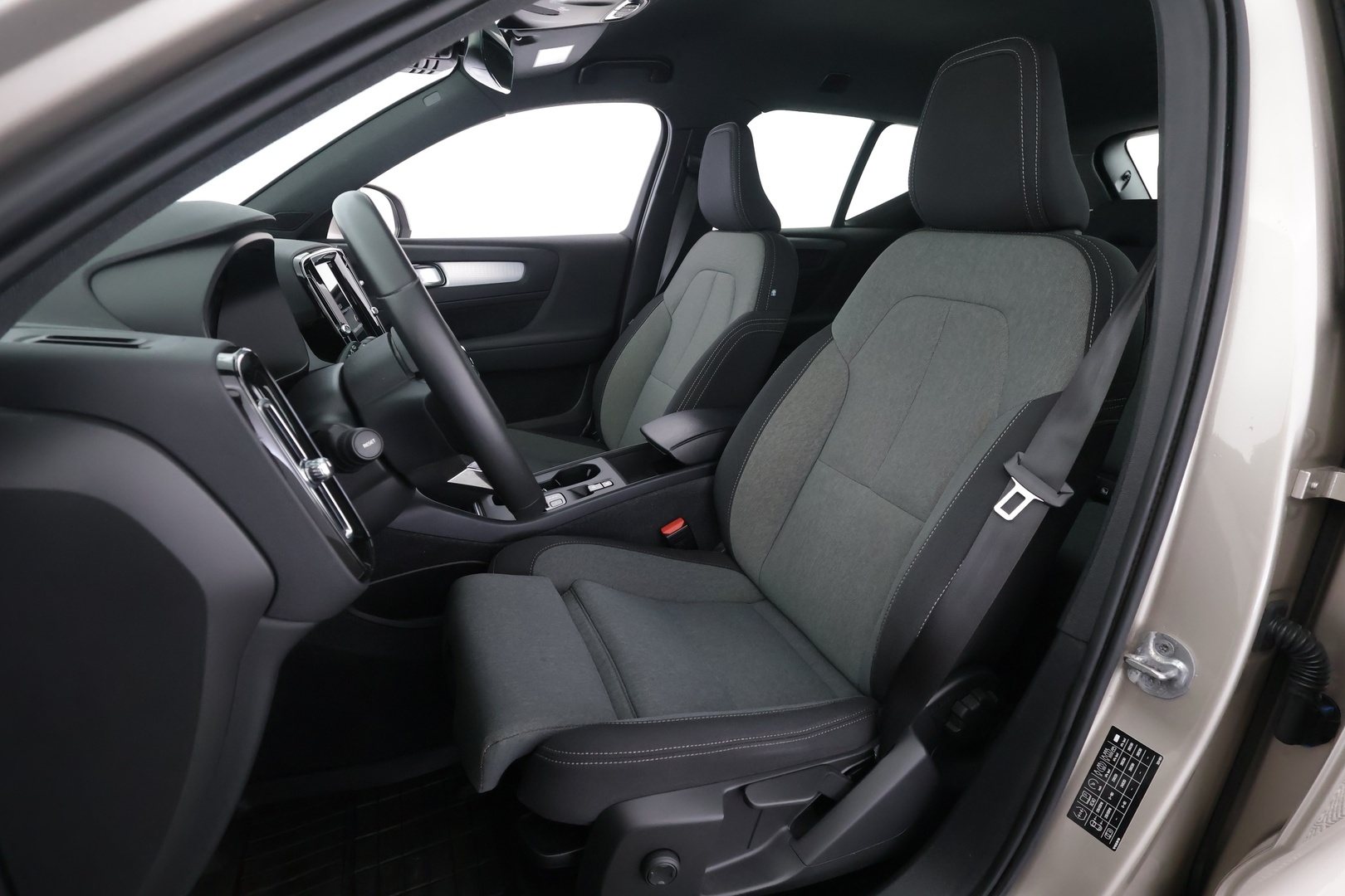 VOLVO XC40 2023