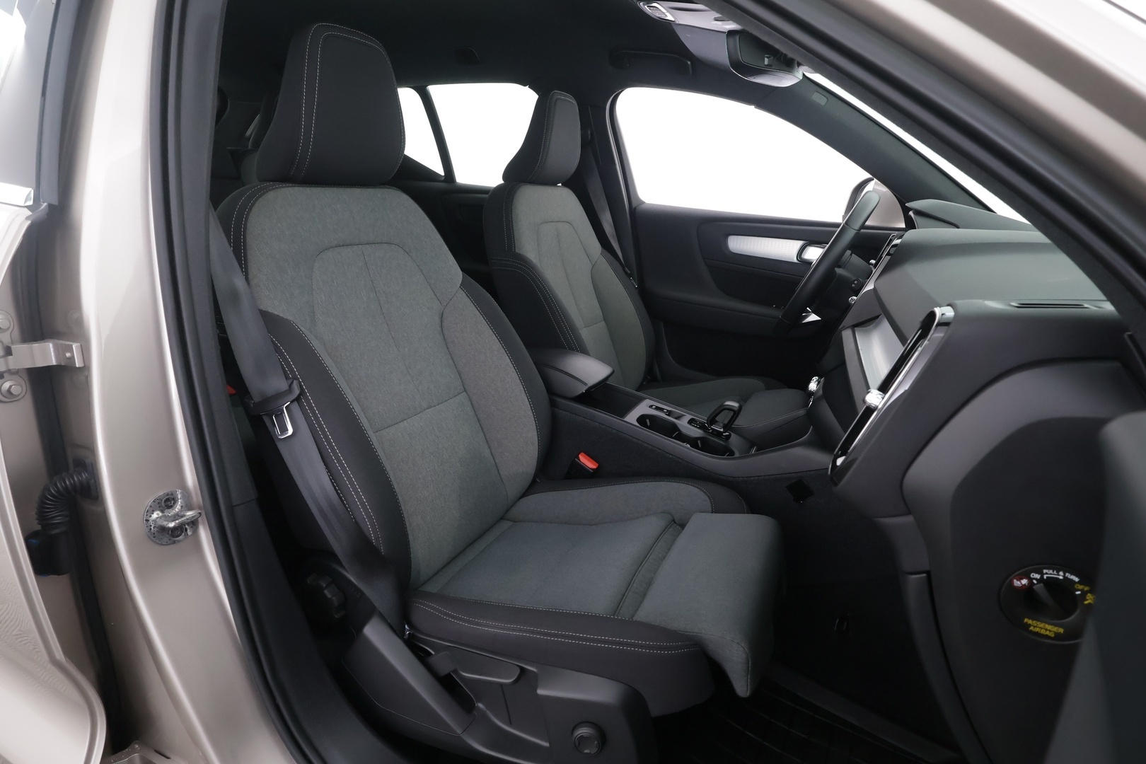 VOLVO XC40 2023