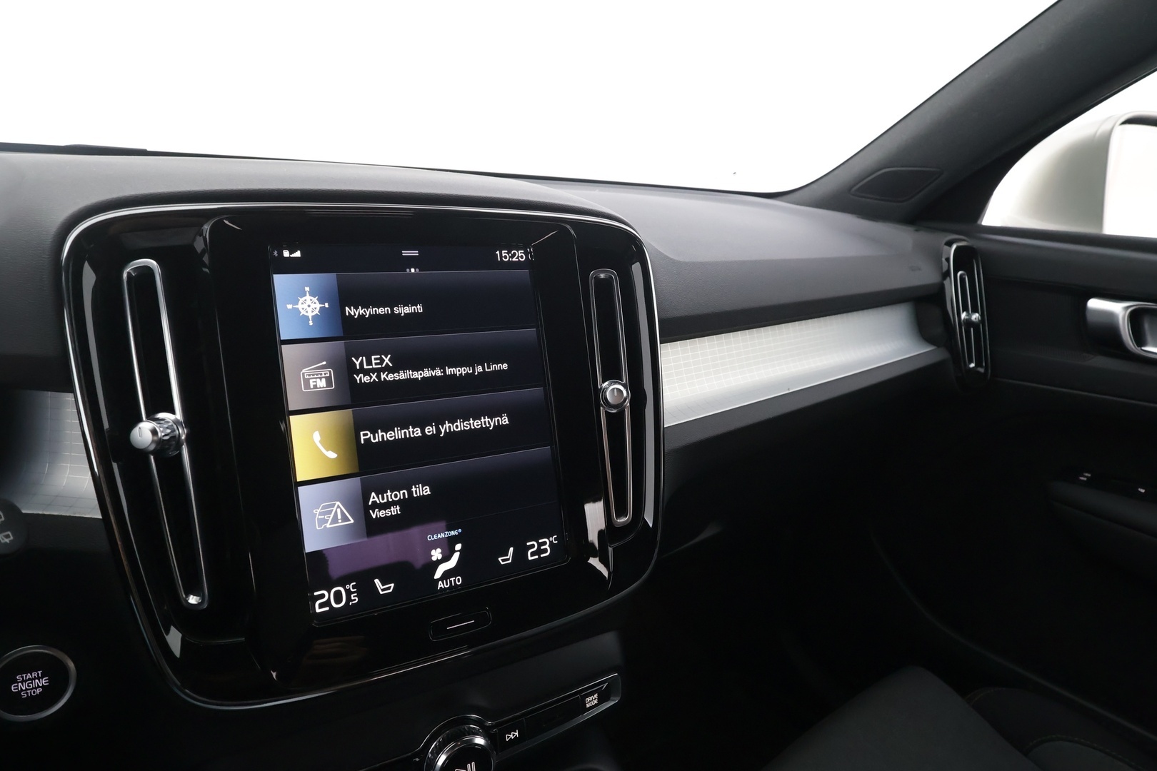 VOLVO XC40 2023
