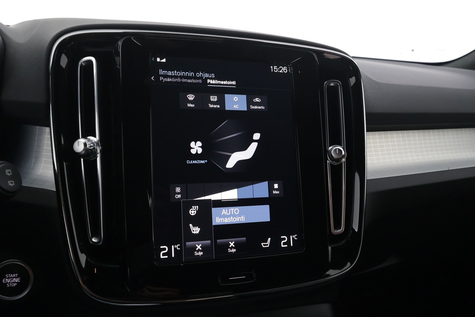 VOLVO XC40 2023