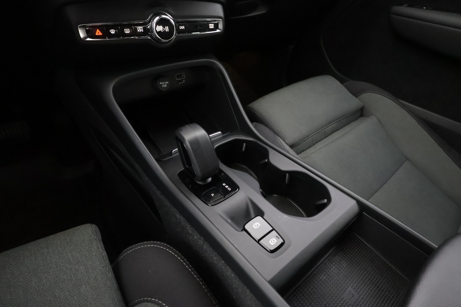 VOLVO XC40 2023